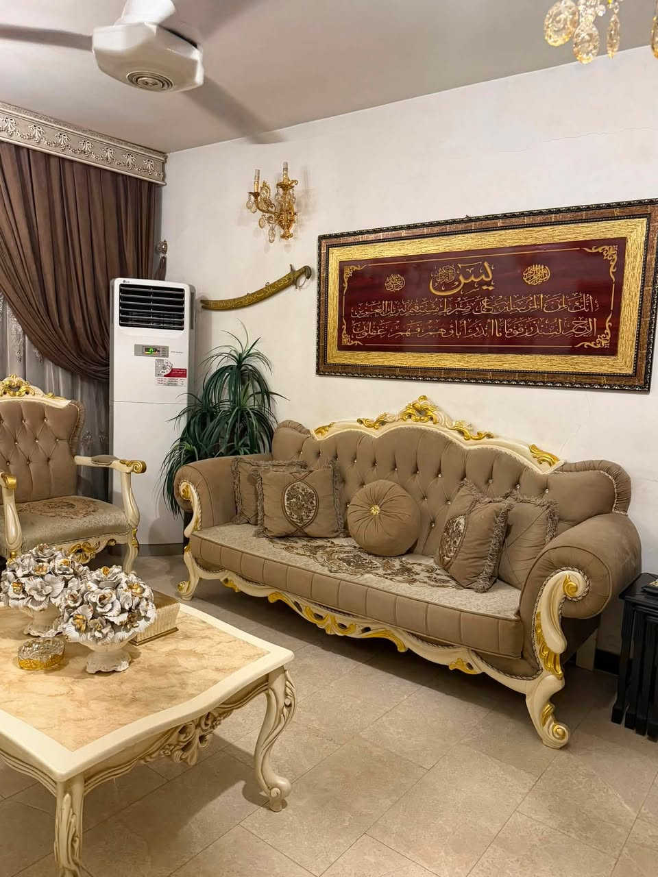 السلام عليكم
تخم تركي عشر مقاعد نظيف السعر ٩٠٠ وبي مجال
***********
