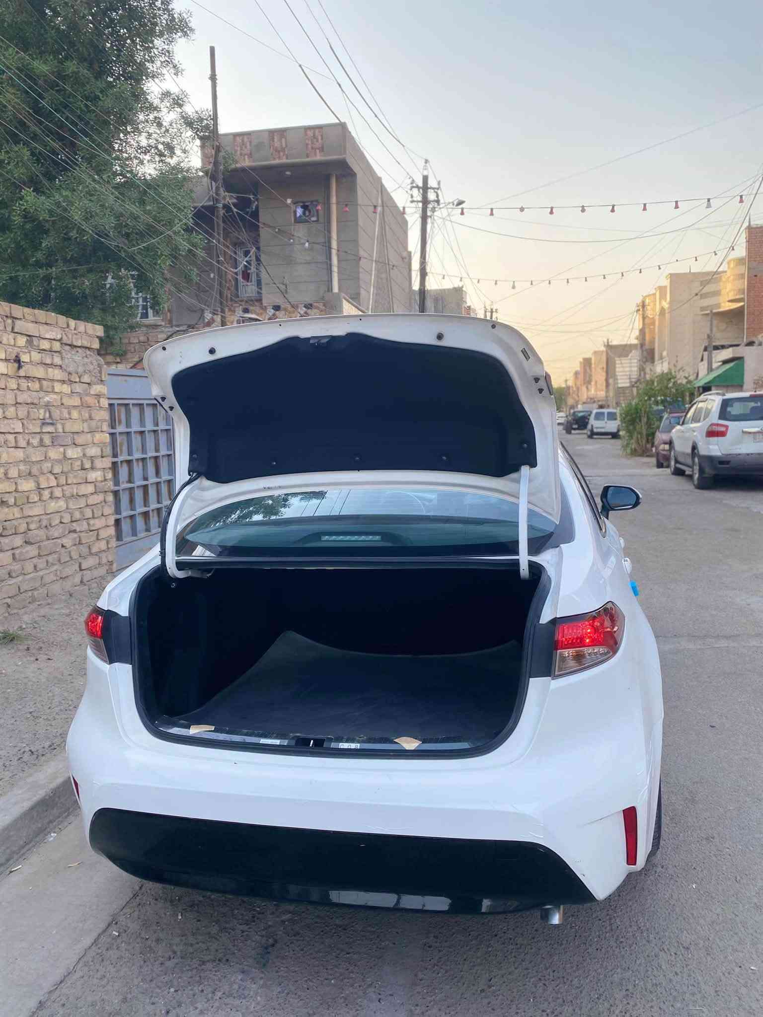 السلام عليكم كورولا شكل الأمريكي هايبرد السياره فول فول  مواصفات بدون اي نقص جاهزه موديل 2025 السياره مكفوله من صبغ وتبديل والحادث مكينه 1800 هايبرد بصمه فتحه فول مواصفات تخم تاير صدر أمامي خلفي كله جديد السياره مغلفه بالكامل عازل حراري السعر 147 وبيهه مجال العنوان بغداد حي الجهاد ‭***********‬
