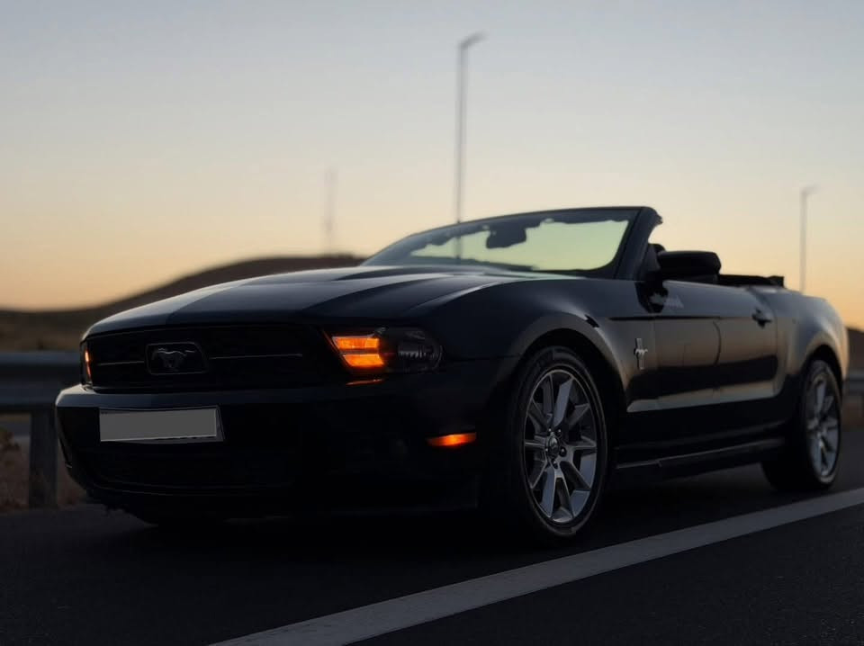 ﷽
‏ FORD MUSTANG 2010 V6      گێڕ عادی
فۆرد مۆستانگ مۆدێل 2010  V6 شه ش بستۆنی گێڕ عادی
فوول مواسەفات ڕەنگی ڕەش
-----------------------------------------
شوێن🌆: سلێمانى                  سعر💵: 87 گەڵا
مۆبايل📲:  ***********
-----------------------------------------
مه كينه V6 4.0L شەش بستۆن مەكينه مەرغوب
گێڕ و مه كينەی بەشەرت سەوت و سەرفی نیە 
——————————————————————————
سەیارەکە ٣ پارچەی بۆیاخە پەلەیە بۆنیتەکەشی.

-———————————————————————————

مواسەفات پڕیمیوم premium 
{{ سەقف کەشف - مکەبەرەی shaker - گێچی ٧ ڕەنگ - کوشن جلد - کوشن کارەبایی - سوکان ڤۆلیۆم - تەحديد سورعه - لايت ليد - بلاجكتۆر - ویل کرۆمی بیلاد - زۆر مواسفاتى تر… }}
————————————————————————————
کامل سێرڤس کراوە سەیارەکە بێ مشکیلەیە کلاج و عەینەی لۆکی لەسەرە ڕۆنی مەکینەی تازە گۆڕاوە سیوەیلی گێڕی تازەیە 
————————————————————————————

🔥 FORD MUSTANG 2010 V6 — قير عادي 🔥
‎🚘 فورد موستانج موديل 2010
V6 | 4.0L |  سلندر6  | قير عادي
🖤 اللون: أسود
✨ مواصفات كاملة Premium 
📍 الموقع: السليمانية
💰 السعر: 87 ورقة
📞 للتواصل: *********** 

————————————————————————————

🔧 المحرك والقير:
• محرك V6 سعة 4.0 لتر — 6 سلندر
• محرك مرغوب وقوي
• القير والمحرك بحالة جيدة
• بدون أصوات مزعجة أو صرفية زائدة

————————————————————————————

🎨 السيارة مصبوغة 3 قطع صبغ خفيف، والبطانة/الداخلية بحالة جيدة.

————————————————————————————

⭐ مواصفات Premium:
• سقف كابريو قابل للكشف 🌟
• نظام صوت Shaker 🔊
• شاشة/عداد 7 ألوان
• مقاعد جلد
• مقاعد كهربائية
• مقود رياضي
• محدد سرعة
• إضاءة LED
• بروجيكتر
• جنوط كروم Billet
• ومواصفات إضافية كثيرة
🔧 حالة السيارة:
————————————————————————————

✅ السيارة كاملة سيرفس
✅ لا توجد مشاكل حسب الفحص
✅ الكلتش جديد
✅ الديسك والضغط جديد
✅ زيت المحرك مبدل حديثاً
✅ زيت القير مبدل حديثاً
✅ السيارة جاهزة للاستخدام
