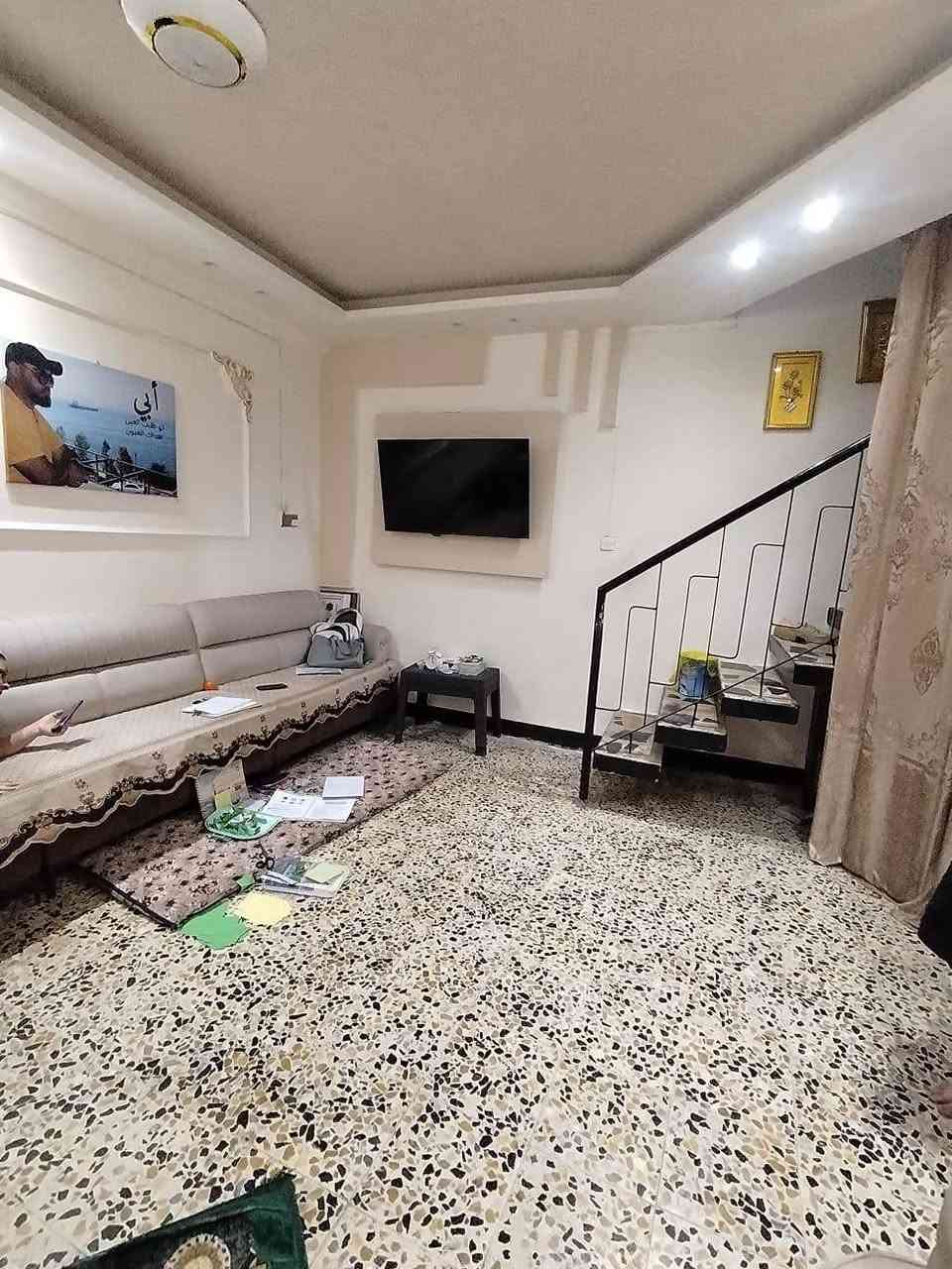 بيت بمساحة ١١٠ متر واقع حال اكبر حي ميسان منطقه ١٤ على مشتل مكان مميز طابقين
الطابق يحتوي على غرفة وصاله ومطبخ واستقبال وصحيات داخليه وخارجه

الطابق الثاني يحتوي على غرف عدد ٣ وصاله ومطبخ وصحيات

السعر ١٥٥ مع المجال

للاستفسار الاتصال ع رقم ***********
