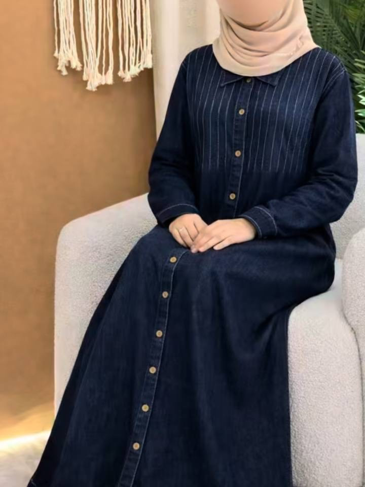 ✨ فستان كابوي جينز أنيق للمحجبات ✨
دكم ذهبية  فخمة
فصال محتشم ومريح
مناسبة للمحجبات 
الفستان مناسب للصيف الحار 

طول الفـــستان مـטּ الكتف للاخير 160 سم 
___________________ 
🎨 الألوان المتوفرة
• الجينز الغامق الكحلي
• الجينز الرمادي شبه اسود
___________________ 
📐 القياسات المتوفرة:
1/2/3/4 

🌱قياس 1 :- 
 تلبس وزن من 70 الى 80 كــــيـلـو 
يعني يلبس قياس. 42. 44 
قياس محيط الصدر 110 سم 

🌱قياس 2 :- 
تلبس وزن من 80 الى 90 كــــيـلـو 
يعني يلبس قياس 46. 48
قياس محيط الصدر 120 سم 

🌱قياس 3 :- 
تلبس وزن من 90 الى 100 كــــيـلـو 
يعني يلبس قياس 50. 52.
قياس محيط الصدر 130 سم 

🌱قياس 4 :- 
تلبس وزن من 100 الى 120 كــــيـلـو
يعني يلبس قياس 54. 56. 58
قياس محيط الصدر 140 سم
سـ✿ـــعـــر  الموديل:- بـــ 65 الف 
 
_______________ 
للحجز والاستفسار المراسلة ؏ــلى الواتساب :- ***********
