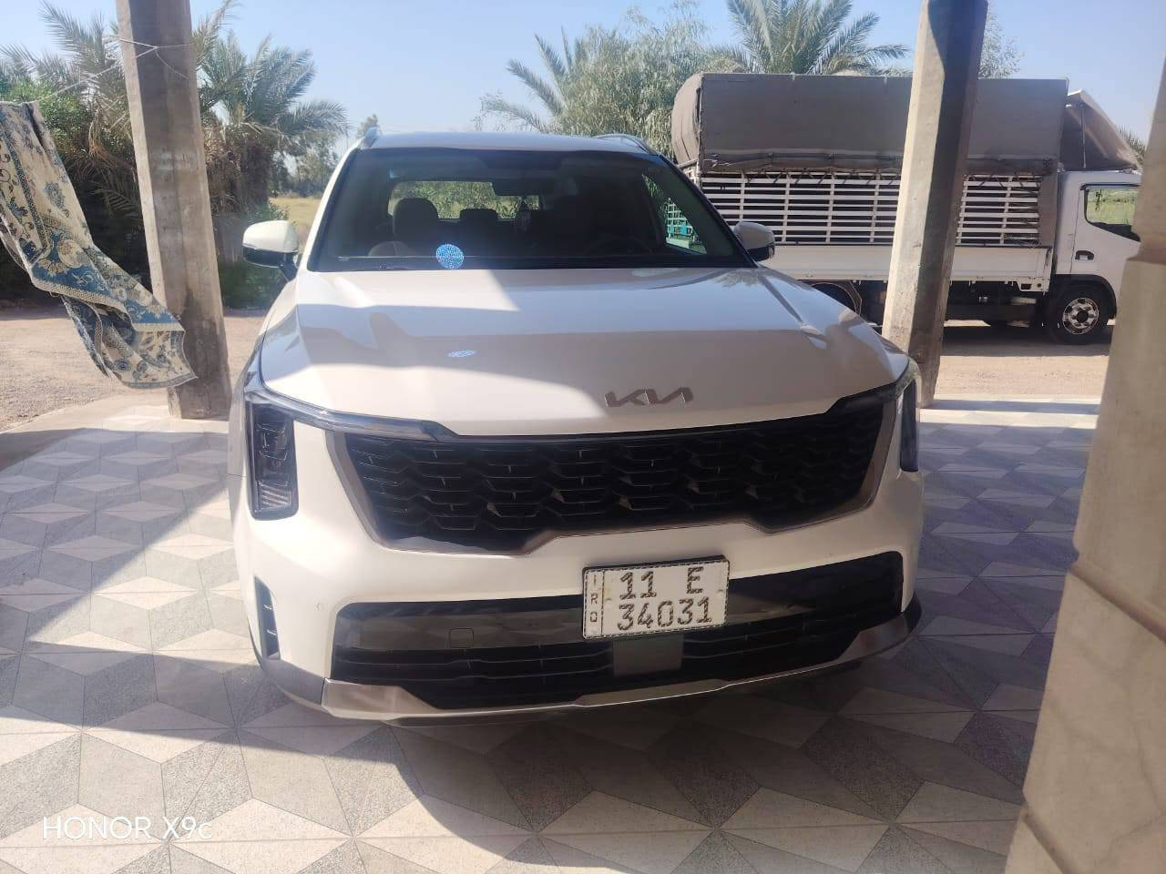 سلام عليكم سورنتو موديل 24 ماشيه 29 رقم بغداد بيه ملاحظه بسيطه موجود بالصوره سعرها 268 رقم الهاتف *********** 
***********
