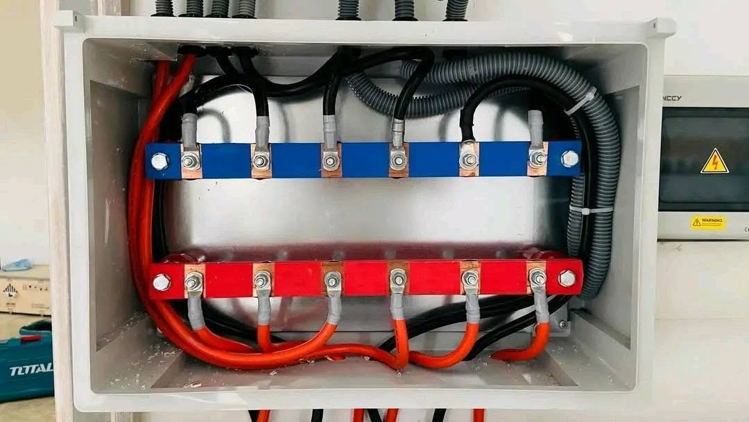 عمل باسبار (بازبار) حسب الطلب
#الورشة_التقنية_للسيطرة_الكهربائية 
#بازبار #بطاريات #طاقة_شمسية
#busbar
يوجد توصيل لكل محافظات العراق
***********
