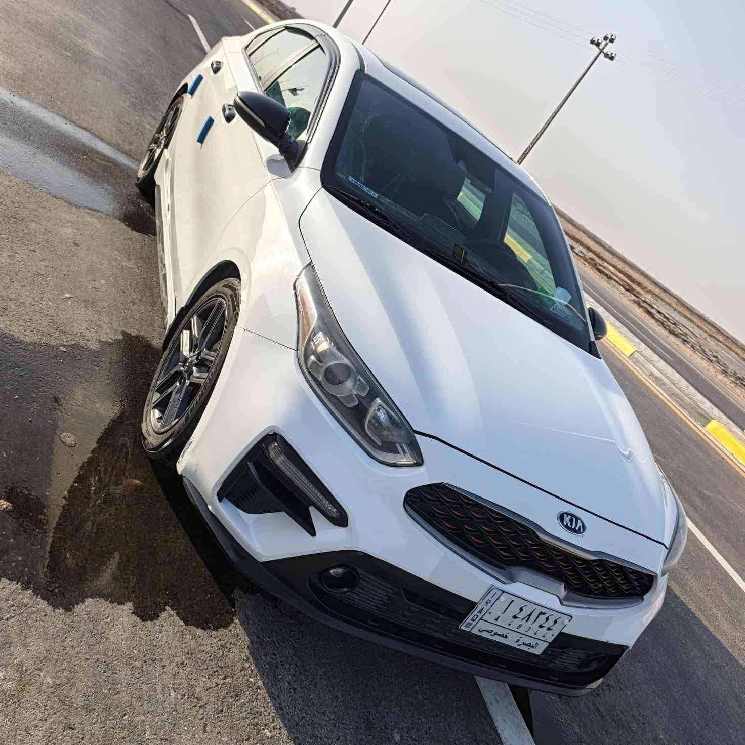 🚗 كيا فورتي GT Line موديل 2020 للبيع – فول مواصفات وارد أمريكي 🚗
معلومات السيارة العامة:
• النوع: كيا فورتي (Kia Forte)
• الفئة: GT Line (الرياضية العصرية)
• الموديل: 2020
• المصدر: وارد أمريكي
• الممشى (المسافة المقطوعة): 90 ألف
​المحرك والأداء:
• المحرك: 2.0L دوش (DOHC) 4 سلندر – اقتصادية جداً بالبنزين مع عزم وقوة ممتازة.
• الكير: أوتوماتيك (AT) ناعم وسلس بالتعشيق.
​المواصفات والكماليات (فول مواصفات GT Line):
• أنظمة التشغيل: بصمة تشغيل محرك + بصمة أبواب (دخول ذكي).
• الفتحة: فتحة سقف كهربائية.
• أنظمة الأمان والسلامة: نظام تحديد المسار والتنبيه عند الخروج عن المسار + رادارات السلامة الأمريكية.
• التحكم والشاشة: شاشة لمس حديثة مع كاميرا دوارة بدقة عالية، وتحكم كامل من الاستيرن (تثبيت سرعة، اتصال، صوت، شاشة).
• التصميم: لمسات GT Line الخارجية والداخلية الرياضية الخاصة، مع ويل كب رياضي وإضاءات حديثة.
• التكييف: تبريد وتدفئة ممتازة جاهزة للقيادة فوراً.
​حالة السيارة:
• الميكانيك والكير والمحرك: بشرط الفحص، جاهزة من كل شيء ولا تحتاج أي مصاريف.
• تفاصيل الضرر: السيارة داخلها نسبة أمطار فقط وليست غرق، ونظيفة جداً.
​📍 للتواصل والاستفسار (للجادين بالشراء فقط):
📞 رقم الهاتف: ***********
