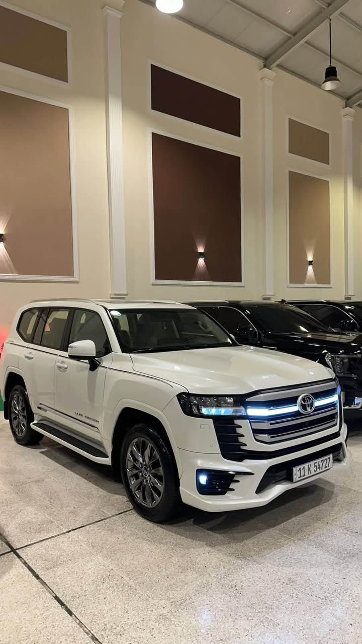 السلام عليكم 🌹
🚘 للبيع أو المراوس

لاندكروز 2024
SAS Limited أصلية
📍 ماشية: 32,000 KM

✅ السيارة مكفولة كفالة عامة من كلشي
⚠️ فقط توجد رصعة بسيطة جداً بالباب الخلف الصدر مسحوبة سحبة بسيطة جداً.

🔹 باقي السيارة مكفولة كفالة عامة من كلشي.

📍 موقع السيارة: بغداد – النهضة

📞 للاستفسار: ***********
