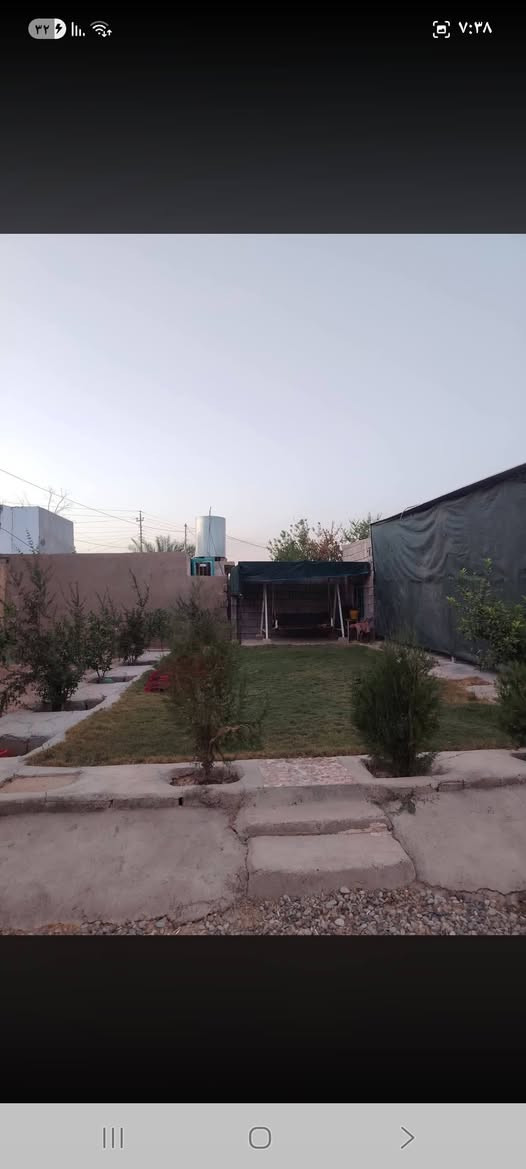 🔴 السلام عليكم  بيت للبيع المساحه 600متر  الموقع حويجه حي السلام قريب من الشارع العام واصل ماء إساله او شاخه غريب علاالجامع مسافه خمسة دقايق علا جسرالتحدي+ استقبال 6×4
مطبخ حار بارد  6×4
مجمع  / غرف عدد 2/ 5×4  معه مخزن 3×3
تانكي ماء 5000لتر/ اتصال ***********

نص مكتوب في الصور:
- ۳۲ ۷:۳۸
- حكيم عمرا Google Maps