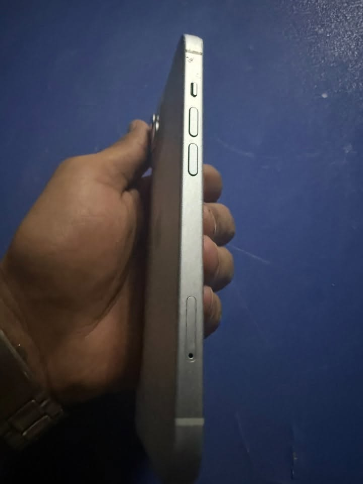 ايفون 15 عادي مكفول فقط ضهر مفطور
ذ 128
بطاريه 🔋82
كلش نظيف جهاز 
استعمال شخصي
واتساب ***********
