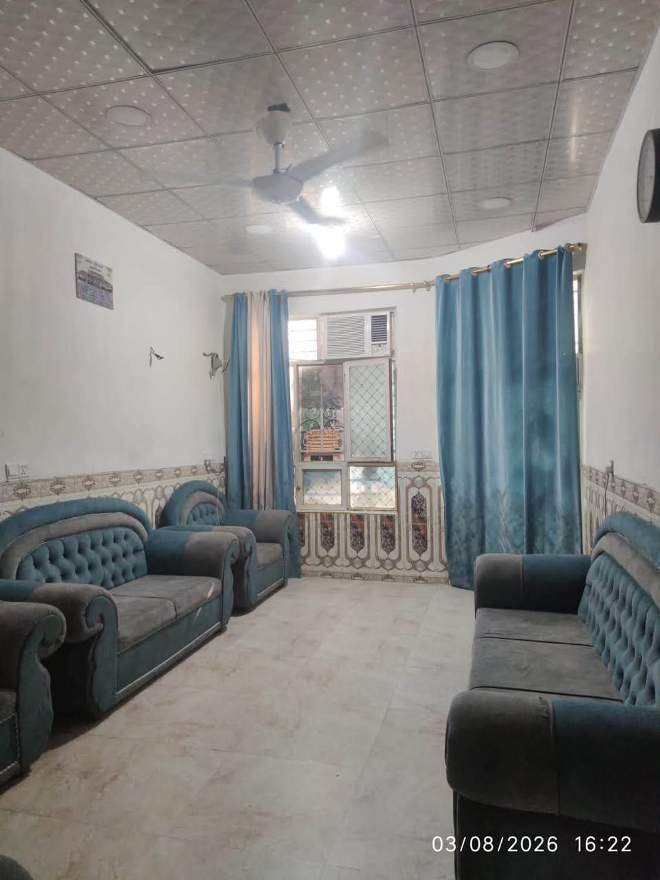 بيت للبيع مساحه 120 طابو صرف طابقين 
الطابق الأول يحتوي على استقبال + صاله + مطبخ + غرفة نوم +صحيات 
الطابق الثاني يحتوي على غرفة نوم + صاله + مخزن 
الموقع الرحمه مجاور شارع الصحيفه 
السعر 90 
للتواصل ***********
