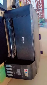 طابعة Epson L3218 • خزانات حبر • عليها خطوط