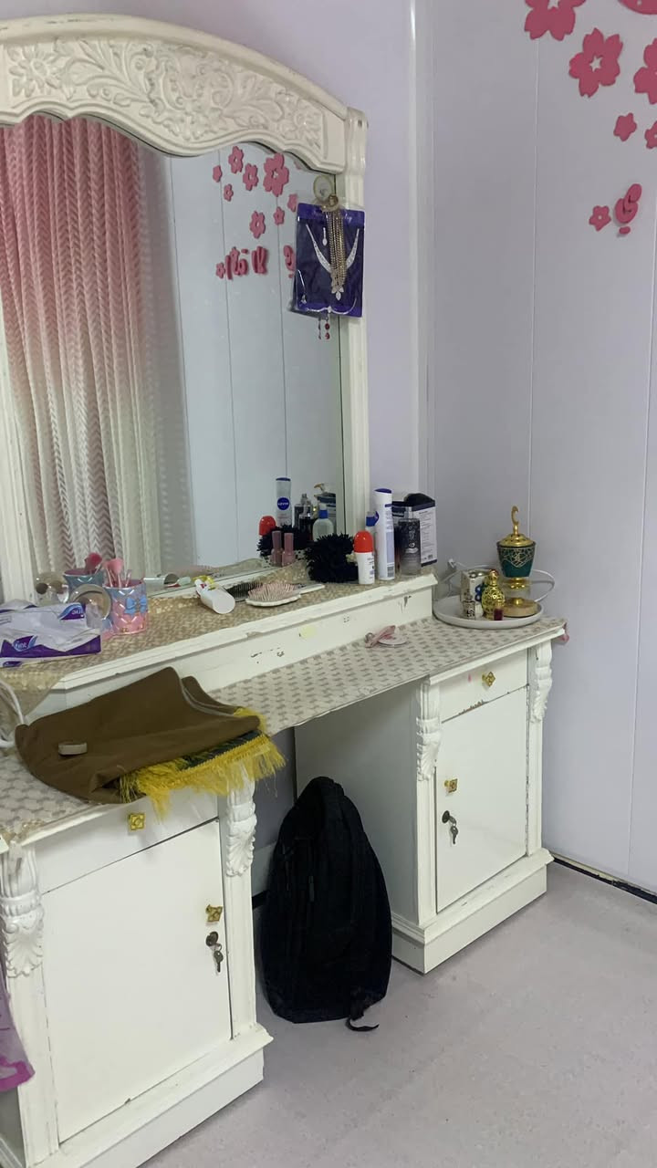 غرف كبيره للبيع ب٩٥٠ الف
وغرفه صغيره ٣ باب ٥٥٠ الف في البصره بالأمن الداخلي للاستفسار ***********
