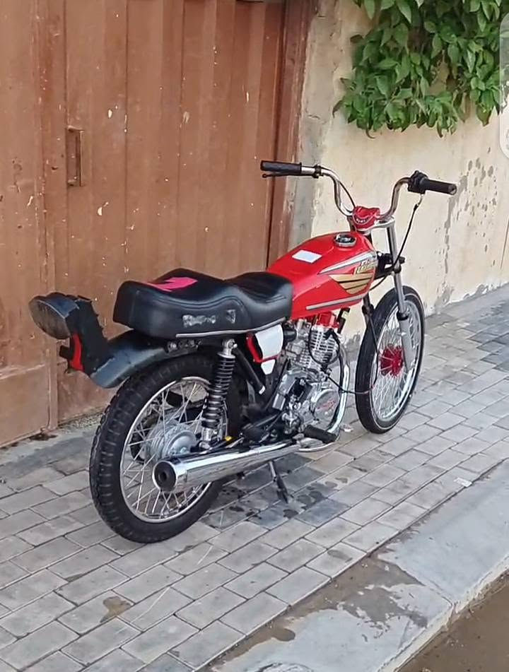 السلام عليكم 
دراجه نامه تيربو موديل 26 للبيع 
محرك بلاد  شوفت عينك تشغل وتطلع شاصي موديل 24 اوراق السعر خاص 
الرقم:***********
واتساب:***********
