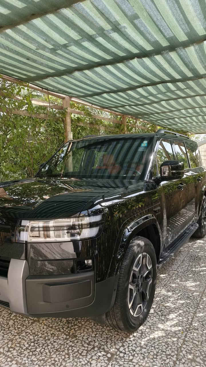 بي واي دي ليوبارد 7 موديل 2025

الموديل: 2025
الممشى: 10,000 كم قابل للزيادة
الكفالة: مكفولة كفالة عامة
السعر مميز:52 مليون دينار 

المواصفات:

- محرك 1.5 لتر تيربو مع نظام هايبرد قابل للشحن (PHEV)
- قوة 483 حصان
- عزم 620 نيوتن.متر
- تسارع من 0 إلى 100 كم خلال 4.5 ثانية
- بطارية Blade سعة 35.6 كيلوواط ساعة
- مدى كهربائي حتى 120 كم
- مدى إجمالي حتى 1100 كم
- شاشة وسطية كبيرة متعددة الوظائف
- شاشة عرض أمامية HUD
- سقف بانوراما
- كاميرات 360 درجة
- حساسات أمامية وخلفية
- مقاعد جلد كهربائية مع التدفئة والتبريد والتدليك للمقاعد الأمامية
- شحن لاسلكي للهاتف
- ثلاجة داخلية تبريد وتسخين
- نظام صوتي فاخر
- مثبت سرعة متكيف
- المحافظة على المسار
- مراقبة النقطة العمياء
- فرملة طوارئ تلقائية
- تشغيل ذكي بدون مفتاح

السيارة بحالة ممتازة ومكفولة
للاستفسار //
***********
***********
مكان كربلاء/حي الحسين
