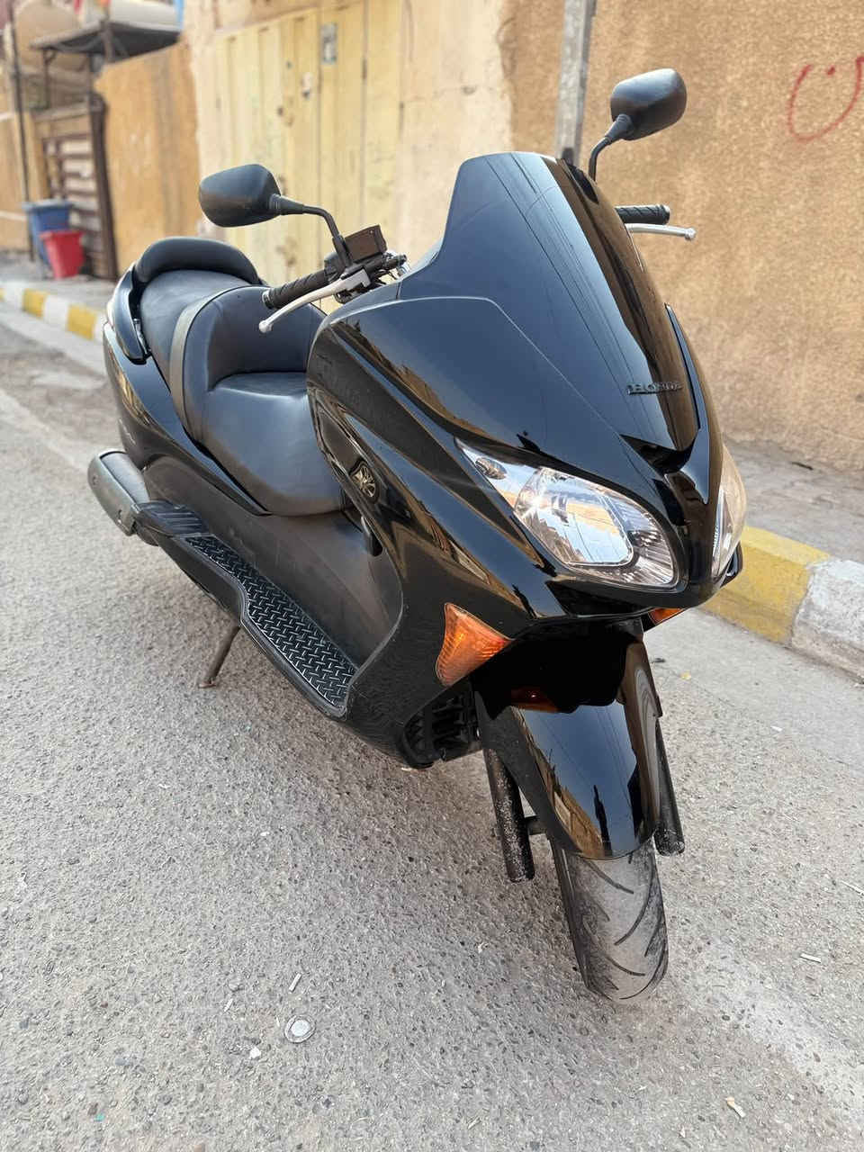 السلام عليكم 
الجديد MF0.9 دراجة كلش جديدة بحالة الوكالة
كرستال سبعة كير وأربع تحويلات دراجة كفالة وشرط
برغي ممفتوح واحلى من الصور بدون قطرة صبغ 
كهربائيات تخم تاير كلهة كاملة اوراق موجودة 
مكاني بغداد العبيدي ***********
