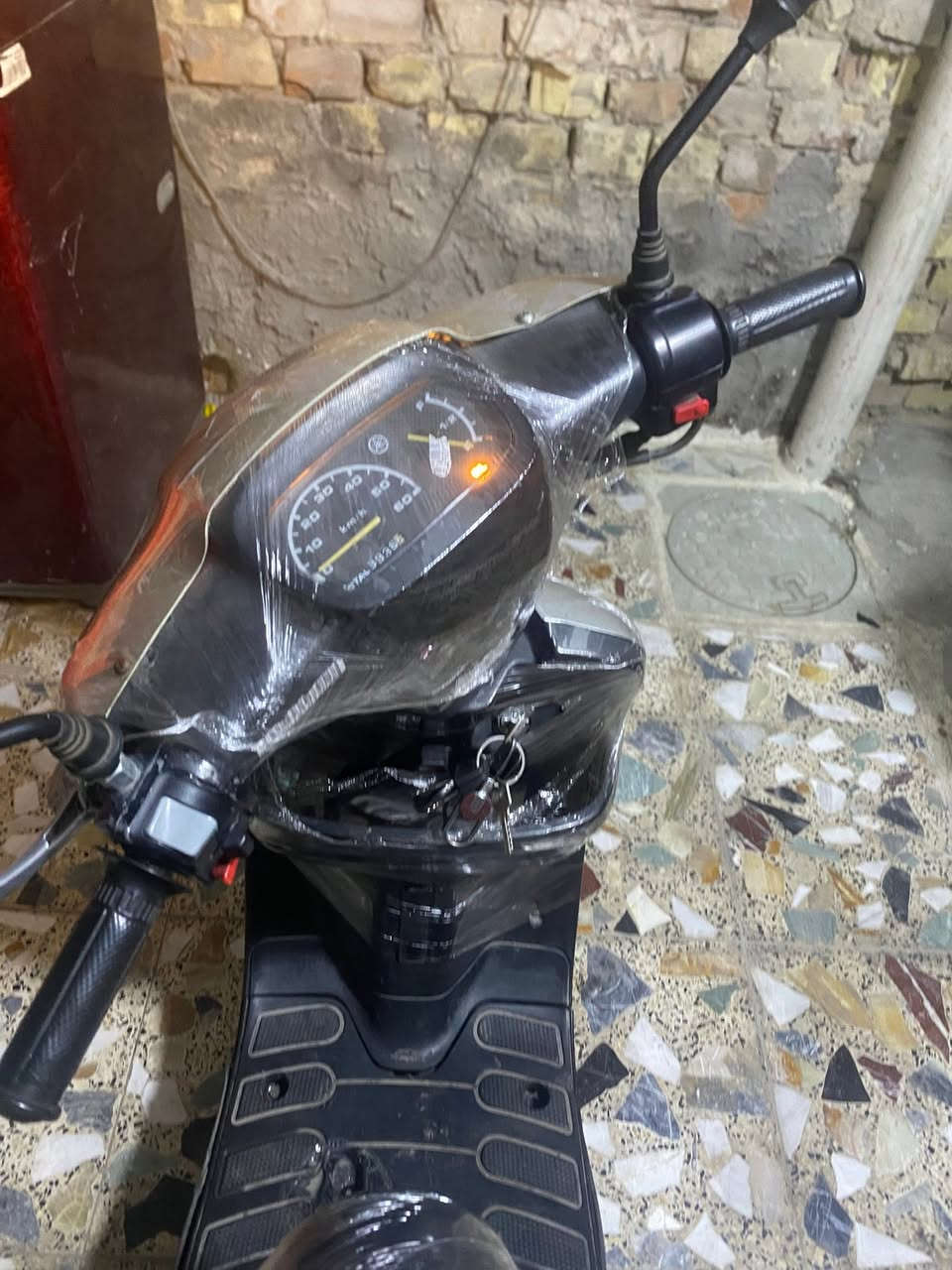 السلام عليكم للبيع دراجه بطه سرعه 60,  🚳👌
محرك مكفول شرط ربع نكره هندر سلف شغال مابيها كل نقص كهربائيات كلهن شغالات كابريتر تفصيخ  جديد اكسل نضيف دبل خلفي رياضي ابو دبه دبلات امامي شغالات مابيههنً قطره دهن 
الدراجه نضيفه مال بيت شوفت عينك 
يحتاجلهه باتري علمود يشتغل السلف 
مكاني بغداد مدينه الصدر  📍👇
سعر 250 وبيهه مجال قليل 
رقمي ***********
