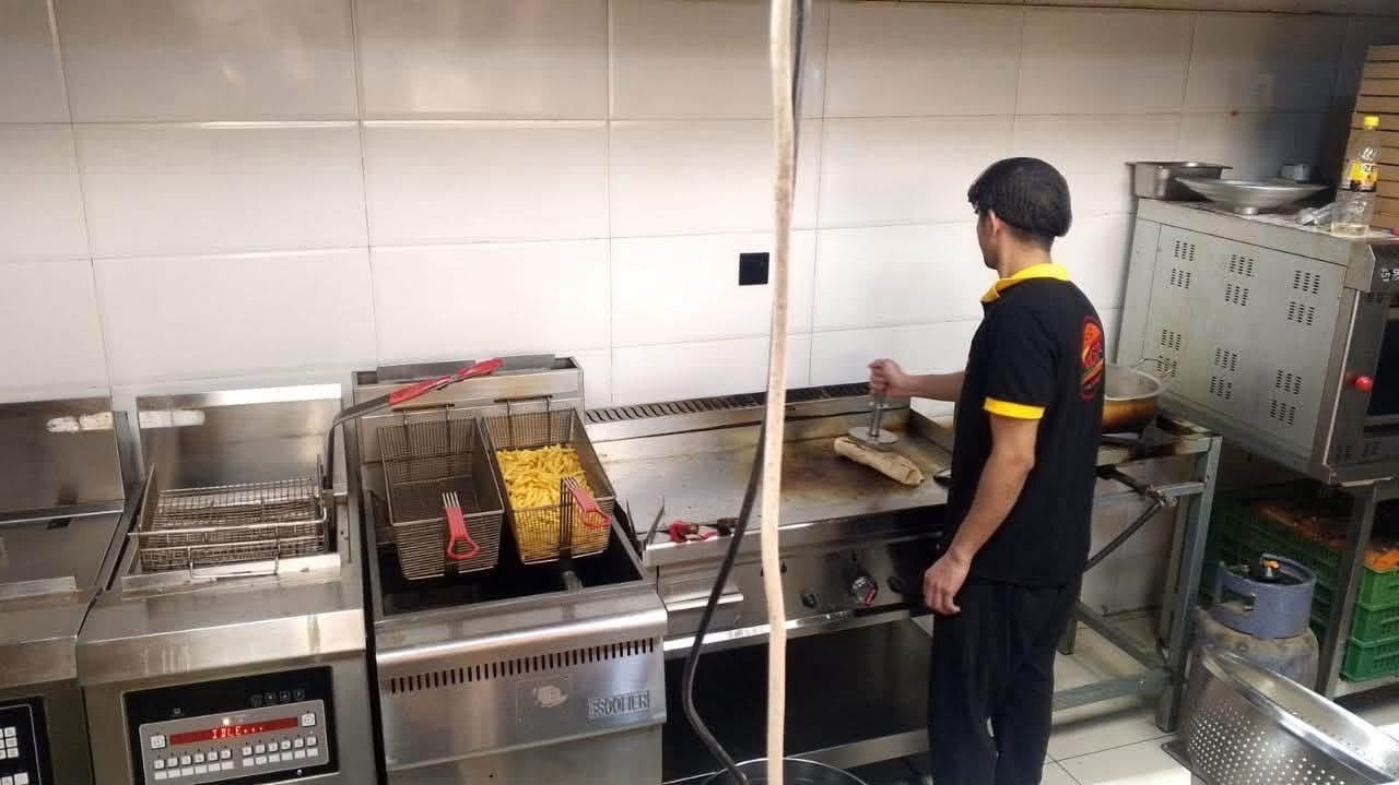 مطعم وجبات سريعة • ١٣٠م • حي العامل