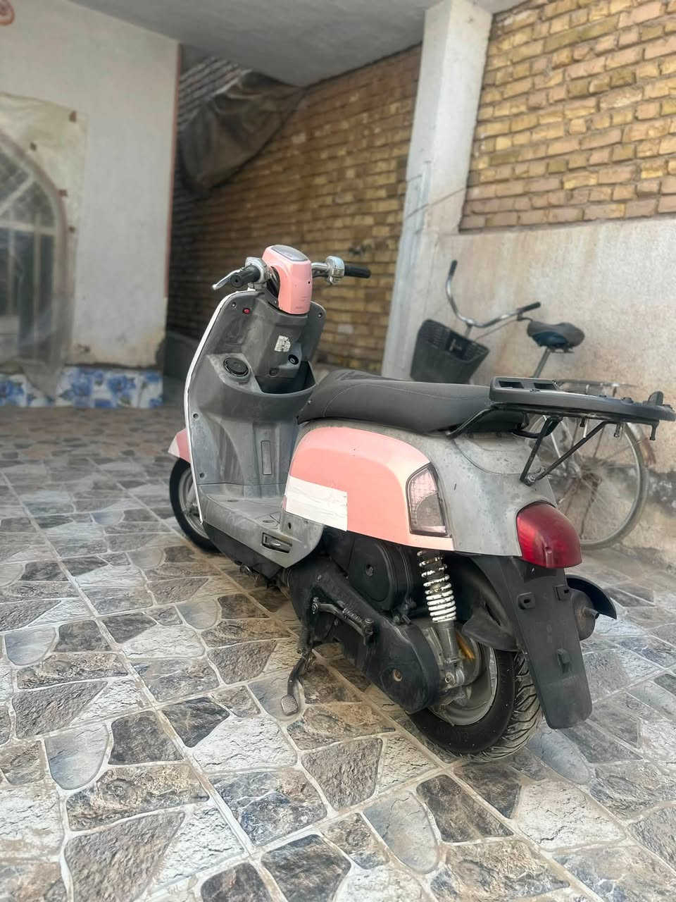 سلام عليكم دراجه بوليسي كابريته للبيع كامله اي نقص ما بيها الدراجه كلها بلاديه كفرات ختم واحد ويا المحرك سلف بلادي مكينه بلاديه وناعمه كهربائيات شغاله كلها مكاني بعقوبه السعر 700 وبيها مجال شي بسيط الدراجه ما صار اهواي من نازله الرقم ***********
