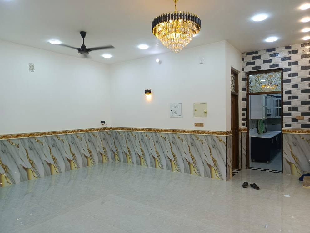 سلام عليكم / بيت للبيع طريق بغداد/ كليه الهندسه قرب جامعه الامام صادق ع  مساحه 250 متر  بناء حديث 6 اشهر من كمال البناء /غرف عدد2 +منور بين غرفتين+ صاله 5 في 8 متر ستقبال 8في 4 مطبخ 6في 5 متر مع حراري ومنور  صحيات عدد2 +  في طابق ثاني صاله +حمام 🛀  ملاحظه /ثريات عدد2 +براكيتات ثريه عدد8+ كاونتر مطبخ دي اف/ واجهه كامله مراسله الصفحه او لاتصال علئ رقم 📱 *********** او واتساب عمارة, ميسان
