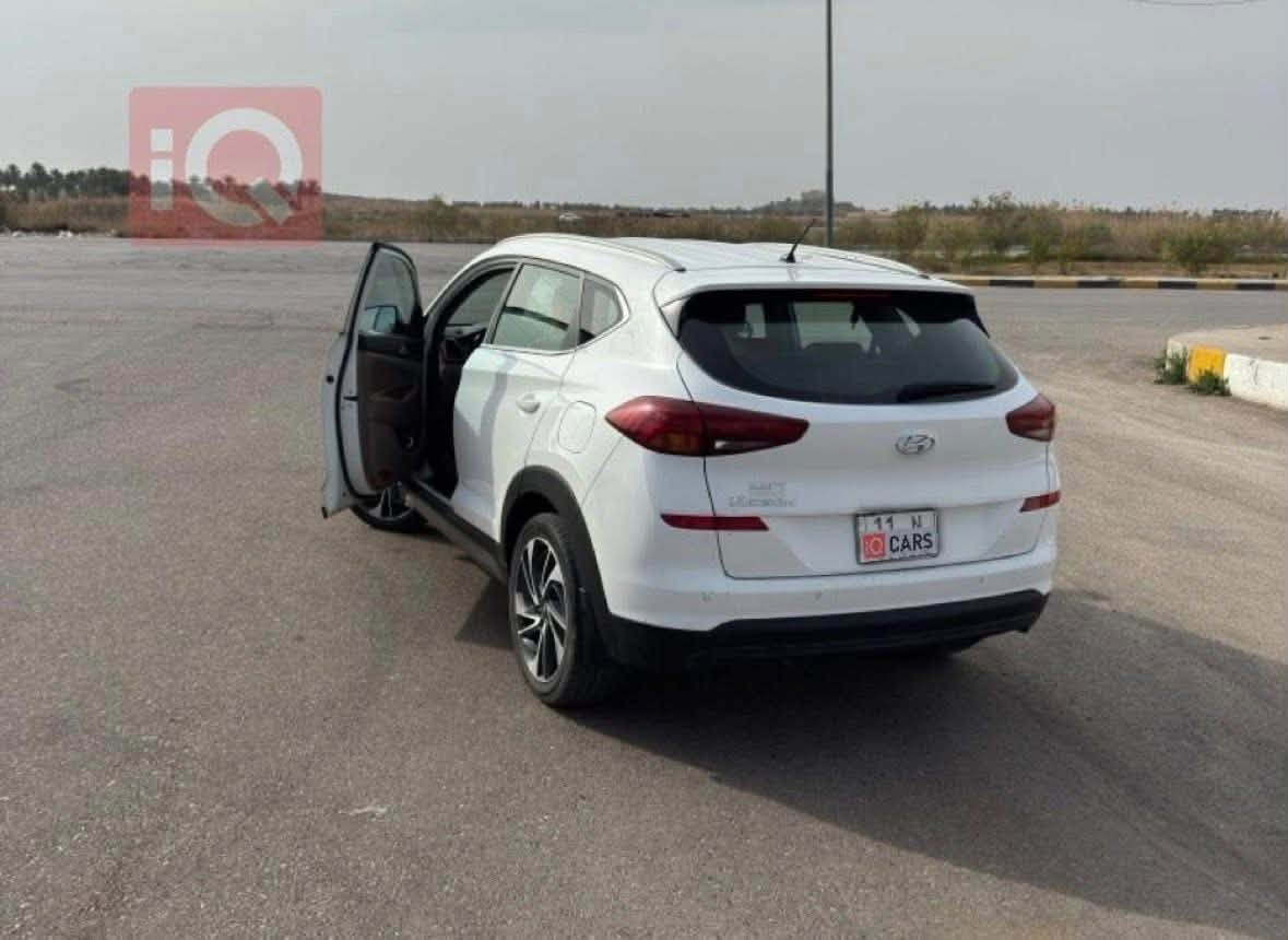 للبيع توسان موديل 2019 جيكي 
مكفوله السياره مال جناي مرتبه 
  
المواصفات
اناره امامي زنون خمس عدسات
اناره خلفي لد
لد نهاري
كامره امامي خلفي
حساس خلفي
تشغيل بصمه
دخول بصمه
شاشه ايباد
كراسي كهربائيه
تبريد خلفي
تحكم سترين
سايد بريك يدوي

ماشيه 104,000km

السعر 185$
⚠️السياره بيها طخه كلشش
بسيطه بالباب الخلفي وما
لعبت بيها كلت حرامات تصلح كما موضح بالصور⚠️
مكان السياره بابل محاويل
للأستفسار اكثر 

***********
