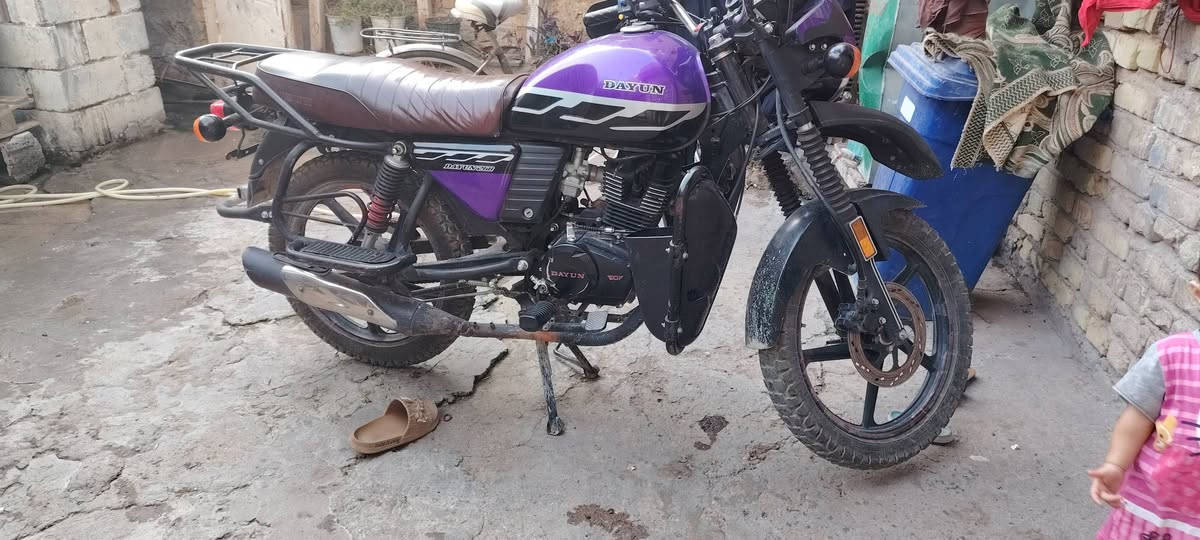 السلام عليكم دراجه دايوان مكفوله  للبيع السعر2400 وبي مجال الدراجه جديده ماشيه 48 الف محرك 200 موديل 23 مشروع وطني المكان بغداد الرقم *********** وتساب

