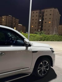 لاندكروزر GXR • ٢٠٢٠ • مواصفات بحريني
