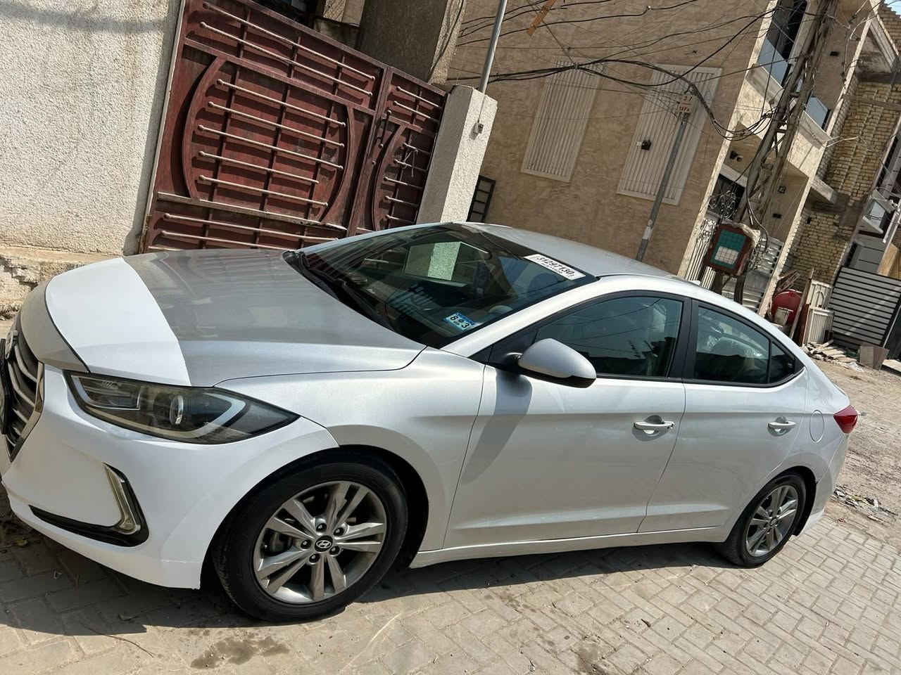 النترا 2017 بيها بس دوسات صبغ وتكحيل بسيط والباقي  كفاله من الصبغ مكينه 2000 دوش كير ATحداديه 
بصمه شاشه اصليه رادارات تحكمات تبريد شغال ثلج 

بغداد الدوره 
***********
السعر 120$
