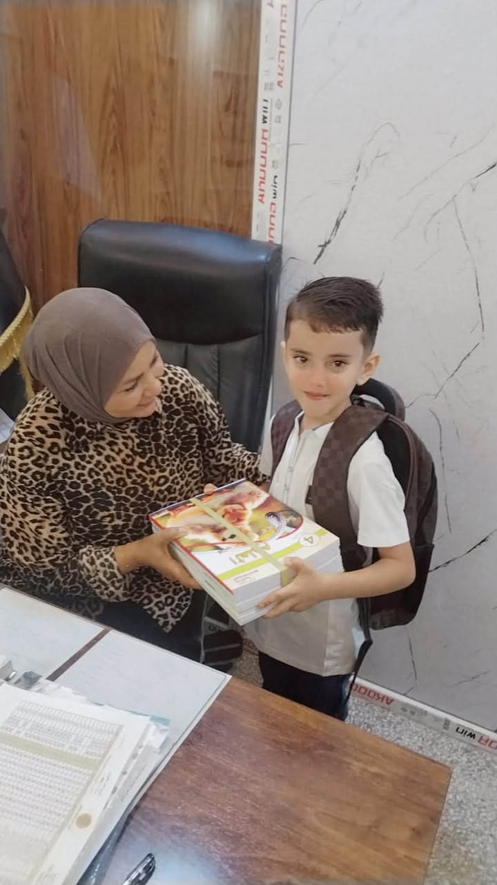 🌹طلابنا الحلوين و فرحتهم بالكتب المدرسية 

🌹مستمرون بتوزيع الكتب المدرسية و لكافة المراحل

 
🌹مدرسة البروج الأهلية 

البلديات قرب مثلجات القطب باتجاه الأمن العامة 

***********

نص مكتوب في الصور:
- 2026/09/02 12:33
- أدخل النص
- Infinix SMART 8