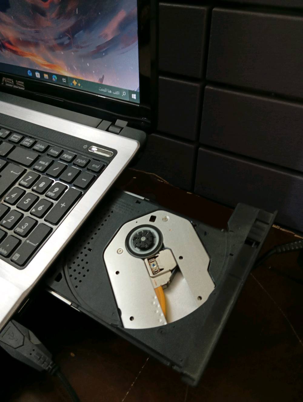 لابتوبASUS K53سطحها اللمنيوم بارد
الهارد:128SSD سريع

الشاشة:حجم15٫6 60هرتز

الرام:8G

المعالج:انتل Ci5الجيل الثاني

كرت الشاشة:منفصل انفيديا 2Gو مدمج610

الملحقات:شاحن85vسريع و هدية(ماوس لاسلكي+باد ماوس) وتحتوي اللابتوب على DVDاقراص

السعر 200الف (للتواصل ***********على الماسنجر والواتساب والتلكرام)
