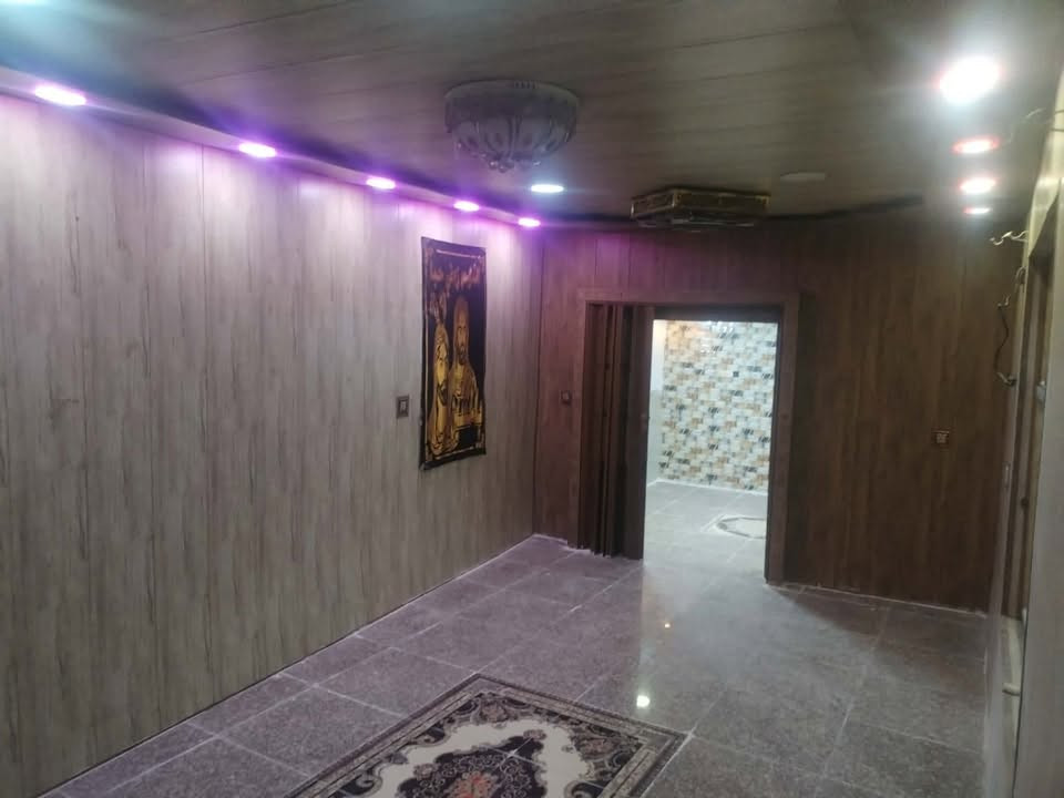 السلام عليكم .... الايجار الايجار ،،،
بيت طابق الارضي ركن  للايجار . موقعه بدايه شارع المعهد  مقابيل متنزه الزعفرانيه  قريب على السوق والمستشفى .
يحتوي ع غرفتين واستقبال ٥ *٧
وهول ومطبخ منفصل  وحديقه وكراج  لوقوف السياره  وحمام وتواليت خارجي ومخرجين 
كهرباء معزوله 
البيت كامل مجرد نقل الاثاث للبيت وبسعر مناسب  الاتصال فقط 
ع الرقم  ***********
صور ومقطع فيديو للبيت .
