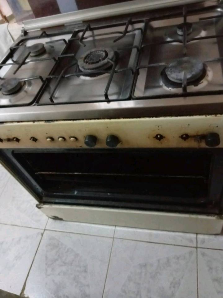 السلام عليكم عندي غراض للبيع اريد ابيعهن لان رح انتقل لغير محافظة للشراء راسلوني واتساب ***********
ميز طعام مع كرسي 30 الف 
طباخ بيّ فرن 25 الف 
طباخ منضدي يرهم ؏ الكاونتر سعرة 25 
مراية ملكية 25
جرارات بلاستك 12 الف 
بوفية مالت فراش 5 الف 
مكنسة كهربائة 25 الف 
5 صور بـ 5 الف 
صوبة نفطية 25 الف
چرباية نفرين 25 الف 
چرباية نفر 15 الف 
مواعين القطعة بربع 
عندي فراش نضدة زينة كُلة بـ 15 الف 
وساعة سعرهة 5 الف
بلازمة بـ 5 الف تشتغل بس الأضائة مالتهة محروكة