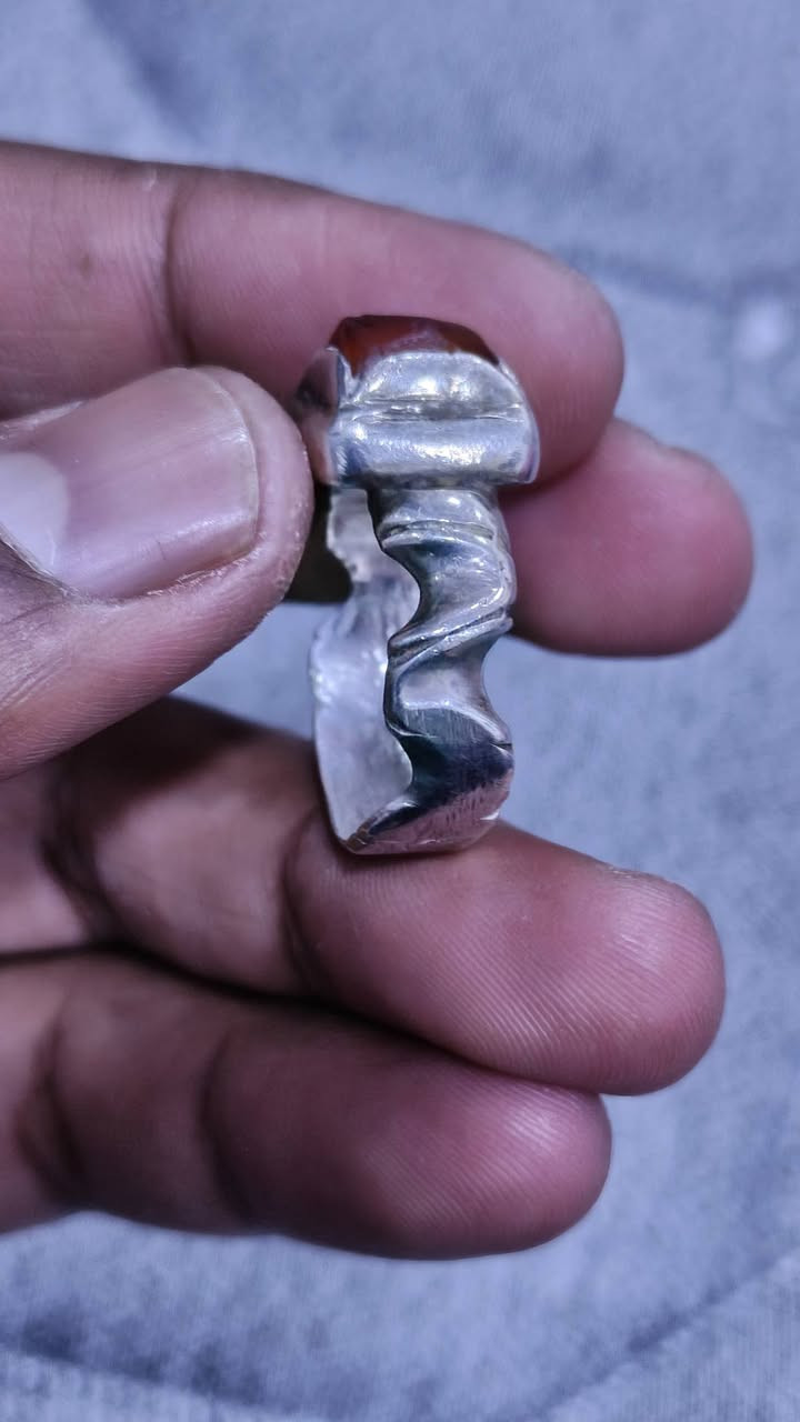 عباسية يمانية طخة زعفراء  قديمه صياغه يدوي السعر 125 الف شراي تفضل خاص وبالخدمه 
***********
