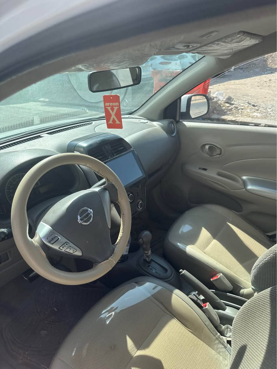 نیسان سەنی (لاکشمیبای) ٢٠٢٣ دوو پارچەی هەیە تۆزەک ناوی گرتیە لەکنە خۆم دەعمم پێکردیە سەیارەکی خاوێن وبێ کێشەیە *********** أربيل, العراق
