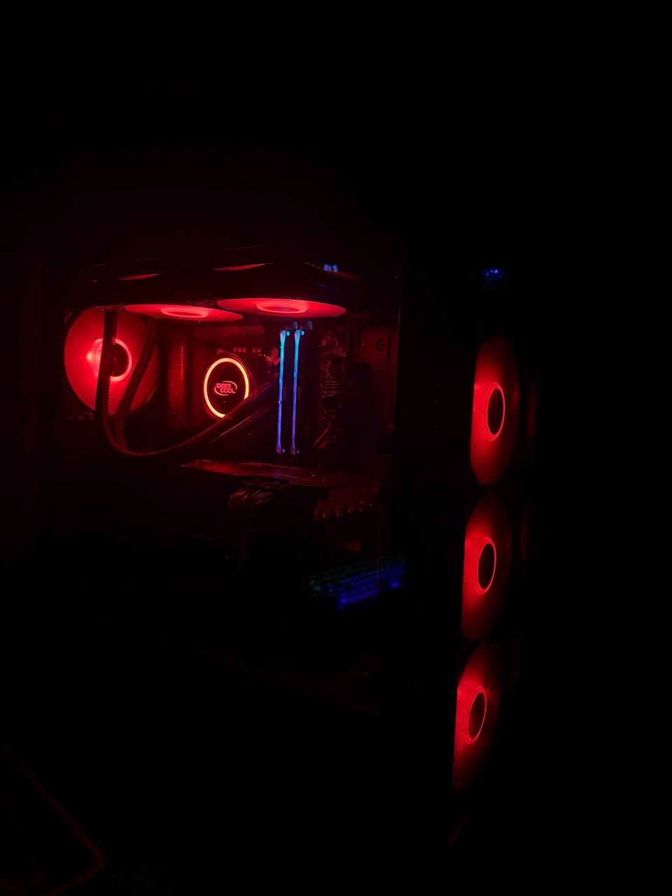 🔥 Pc gaming كلش نضيف 🔥
المواصفات:
• الكارت: RTX 3080 10GB MSI (تبريد مائي)
• المعالج: i5-12400F
• الرام: 16GB DDR4 3200MHz
• الخزن: SSD 128GB + HDD 1TB  
💰 السعر: خاص 💬
📍 المكان: بغداد
📞 واتساب: *********** بغداد, العراق
