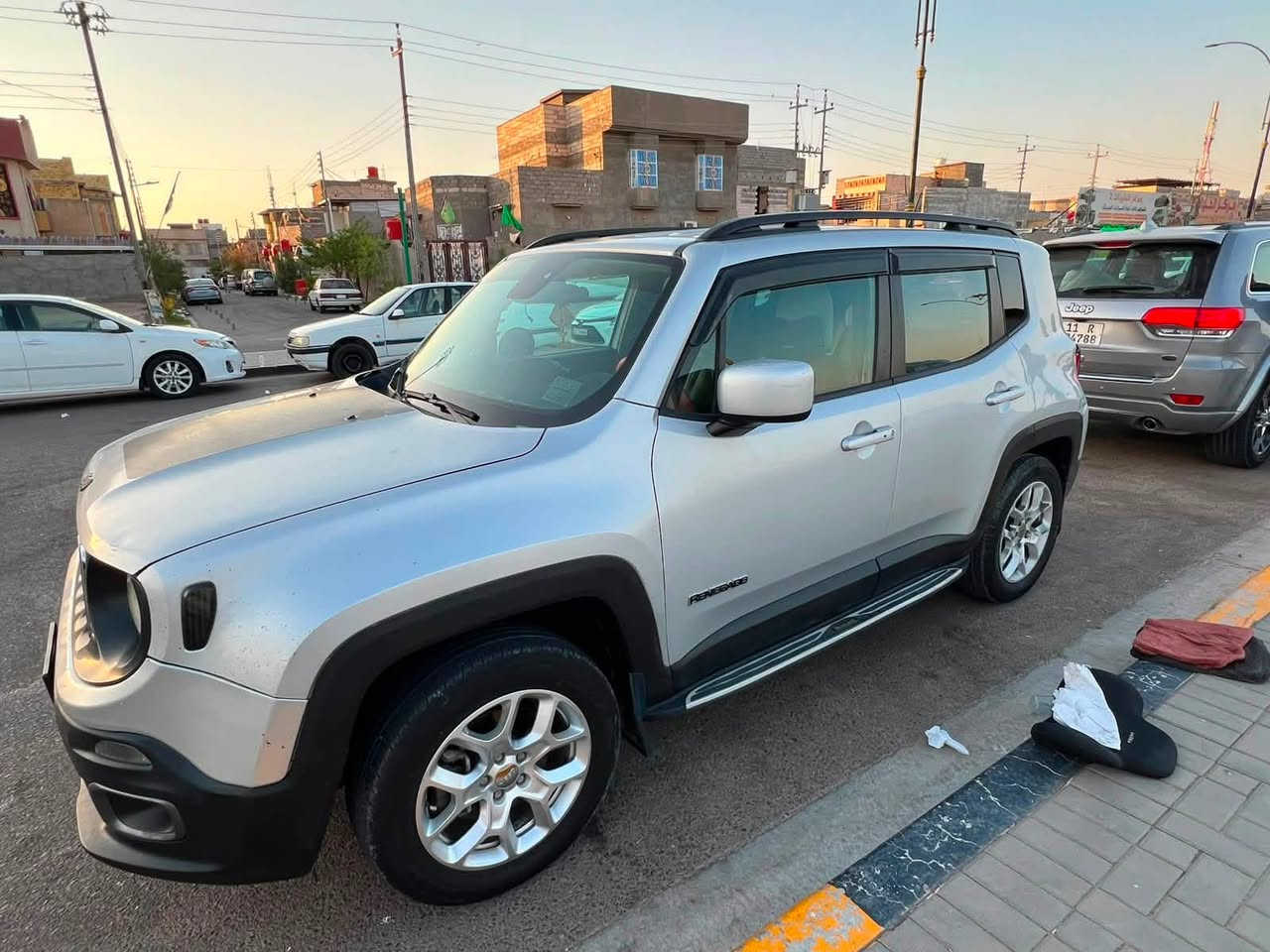 جيب رينكد
موديل 16 لون سلفر 
محرك 2400 
سيارة مال بيت صرفيتها زينة 
تبريد تدفئة منظومة جديدة كلش ما صارلها جم شهر
ممشى السيارة 110
وارد امريكي ضرر قطعتين جاملغ وبنيد 
وبيها بارد ب جاملغ الخلفي
ورصعات ترجع بارد 
رقم بصرة انكليزي باسمنا السيارة
السعر 110 وبيها مجال حك الجية 
العنوان بصرة زبير 
للاستفسار الاتصال ع رقم ***********
