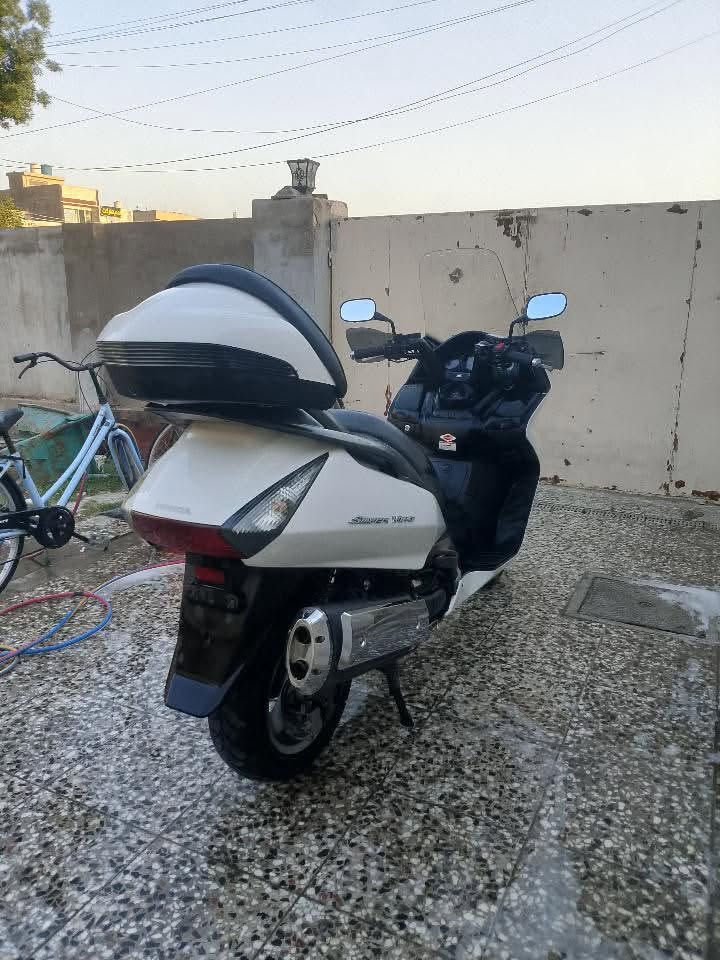 سلام عليكم شباب هوندى سلفر ونج 
(600) كرستال فول لفول مواصفات 
ماشيه 33 الف شاشه زركه 
مكفوله كفر ومكينه. كفاله عامه 
مكان بغداد حي اور 
السعر ٣٠ وبيها مجال بسيط 
***********
