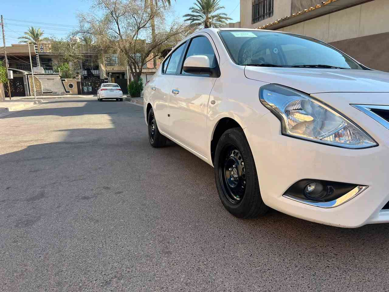 نيسان سني هندي بليته زركه
موديل 24

ماشيه ٣٩

مكفوله صبغ وتبديل بيهة بي دي ار بسيط بالجاملغ الخلفي كير محرك مكينه بلادي 

سياره دوشمه عام جديده

مواصفات 4 جام كهرباء قعطتين تبريد

شاشه كامره

تخم تاير جديد باتري جديد

رقم بغداد باسمي

السياره جاهزه اي نقص مابيهة

السعر 122

للاستفسار:***********
