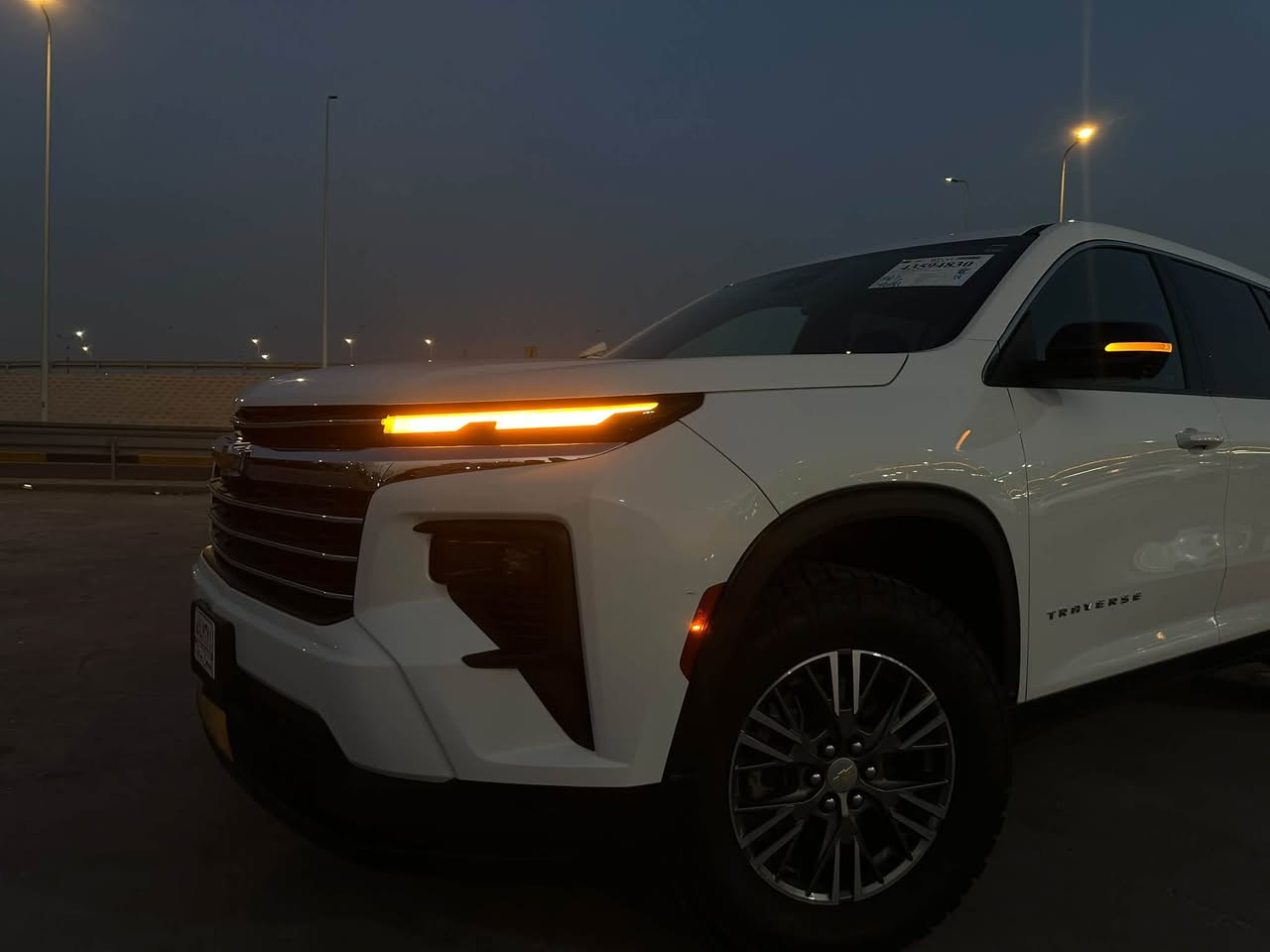 شوفرليت ترافلس 2024 الشكل الجديد
الفئة LS
5 كامرات 
حساس خلفي 
جنطة كهرباء
تحديد مسار 

داخله شهداء يعني رقم مجاني سنتين تتحول باسمك

السيارة موجوده بالبصرة ***********

الضرر // بسيط جدا صبغ ربع الباب 

1GNEREKS0RJ143603

السعر 285 ورقة
