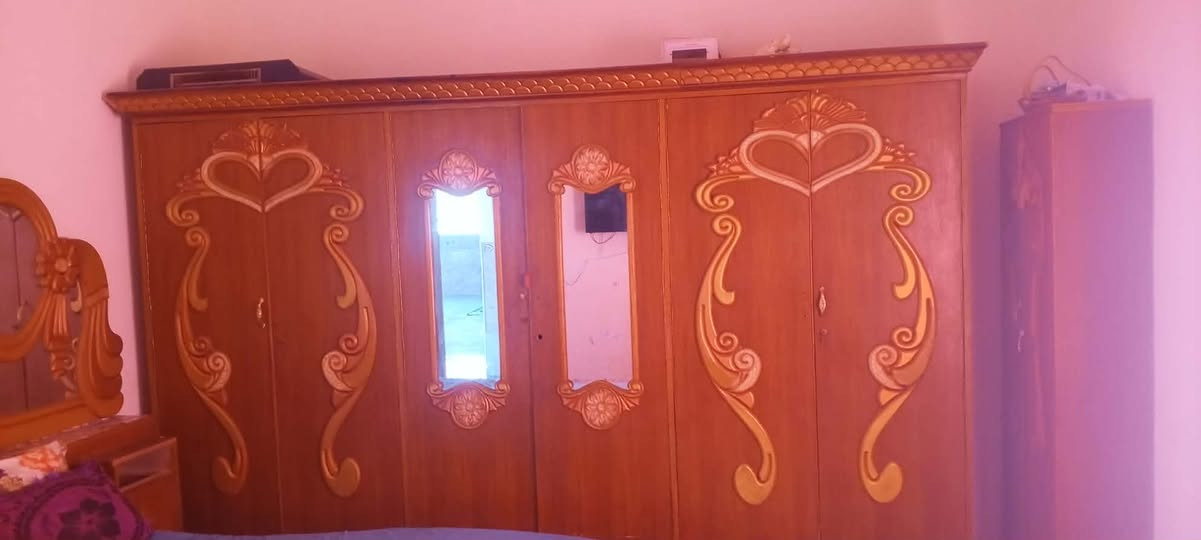 السلام عليكم اخوان غرفة اخشاب صاج السعر ٣٥٠مع توصيل وشد وتلميع مكاني شهربان جسر عوني ***********
