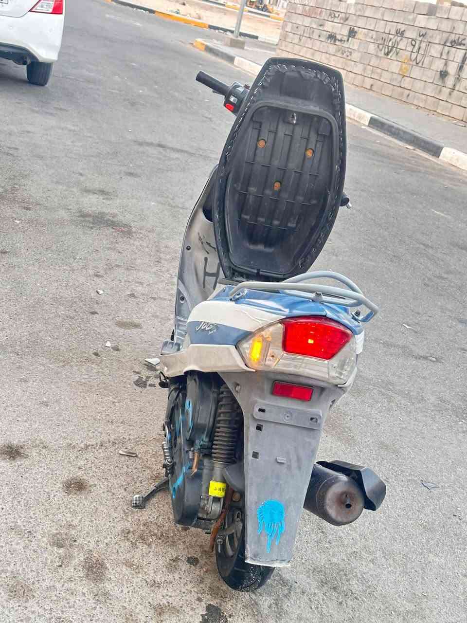 سلام عليكم هاي دراجه للبيع دراجه مفتوحه بس ولفات جيب وياك مصلح وفحص دراجه نضيفه او ملاح فول شوفتك عينك او مشي خير من سعر 700او بيه مجال حك جيه بس *********** بكان البصره زبير

