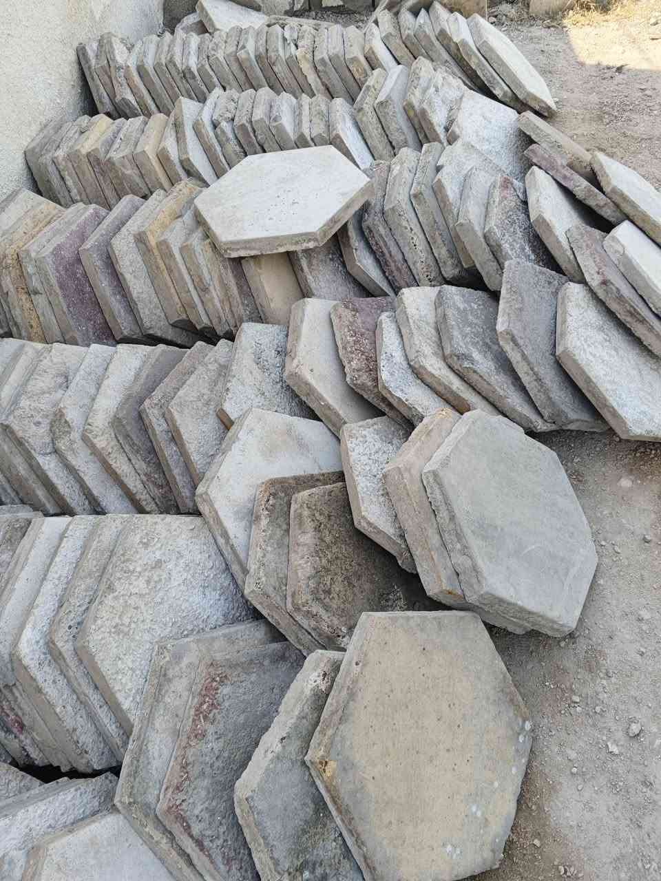 سلام عليكم عدي شتايكرات 150 العدد اريدهن 90 الف *********** بي واتساب
