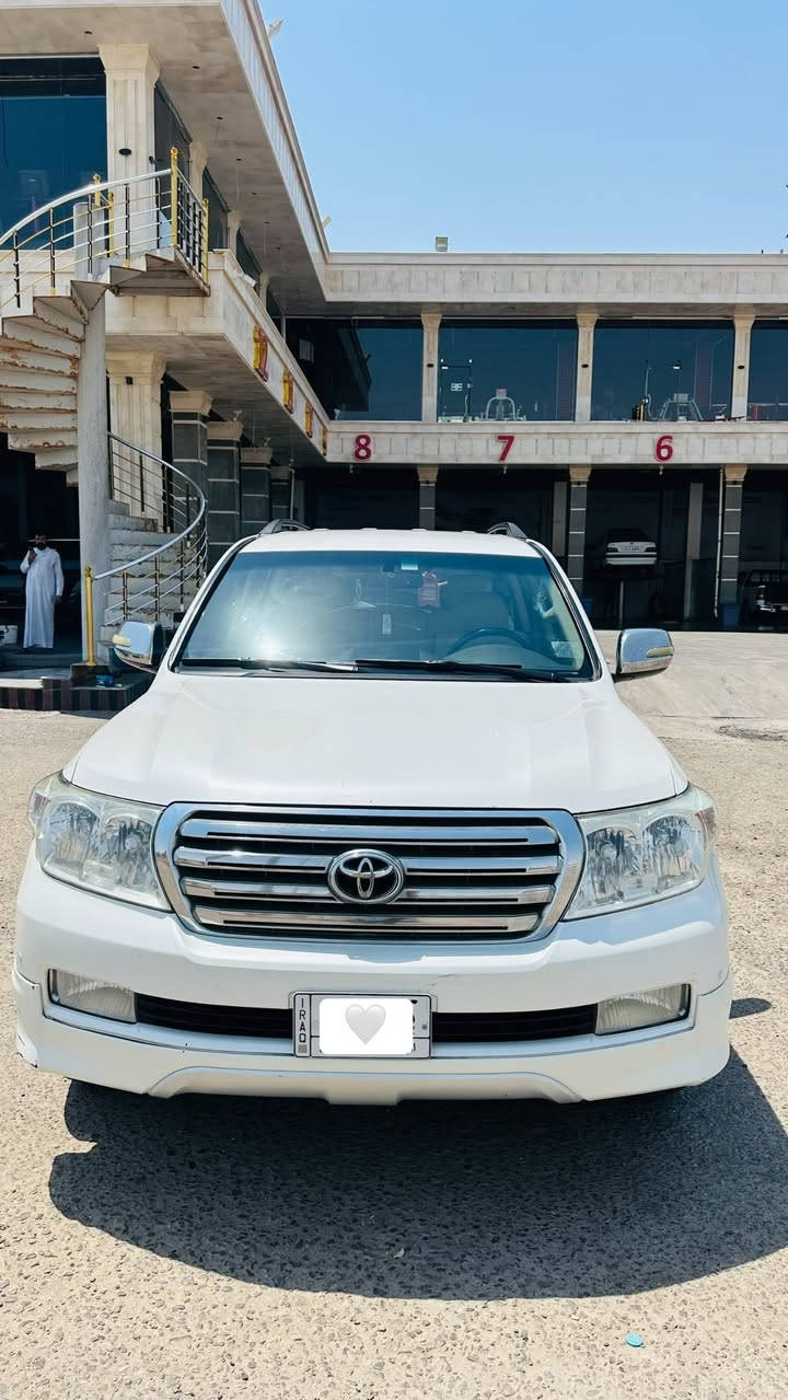 السلام عليكم لاندكروز ستينيه للبيع موديل ٢٠٠٨ كفاله عامه سياره حلوه ونضيفه باسمي تحويل ثاني يوم رقم بصره تخم تاير توه شاده سياره على ايدي سياره بالواقع احله من الصور مكاني بصره متواجد على شريحه فقط ***********
