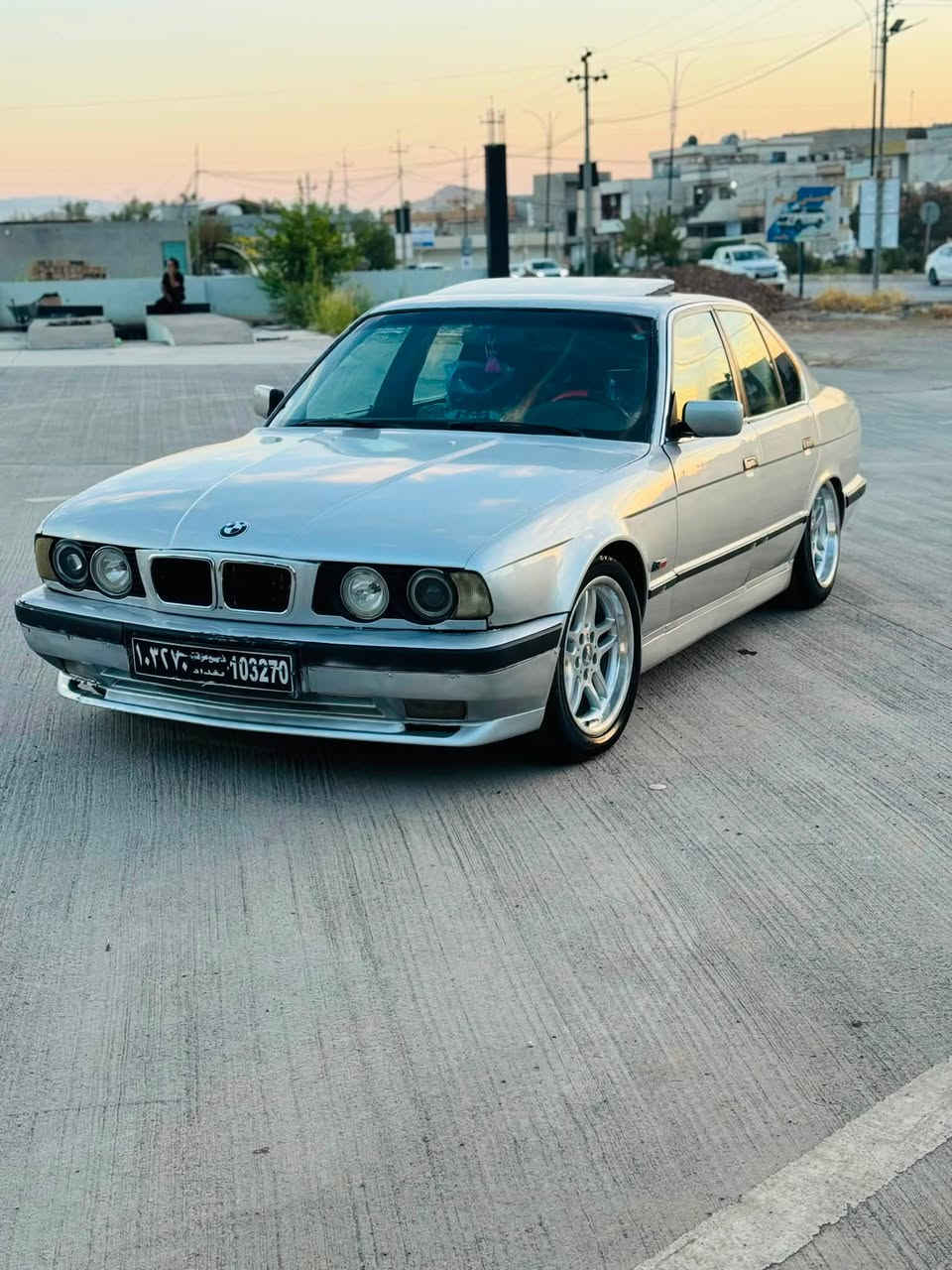 بۆ فرۆشتن
BMW 525گێڕ عادی 
مۆدیل 1992  ئاڕم پلاستیک سلیمانی 
موس وبڕاوەی بەشەرت گێڕ ومەکینە و تەقەوڕەقە بەشەرت 
چوار تایەو ویلی لۆکی Mی لەژێرە کامل سێرڤس کراوە تازە 
 سعری 34گەڵاو مەعامەلە 
شوێن :ڕانیە
***********
