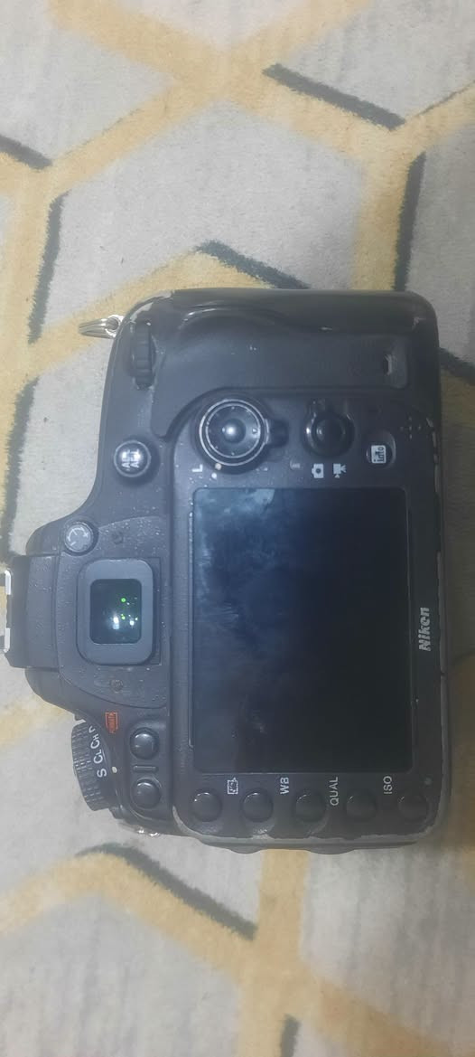 للبيع بدي فقط نيكون610d فول فريم السعر 250 فقط الوتو فوكس متوقف الفوكس يدوي مكاني بغداد ***********
