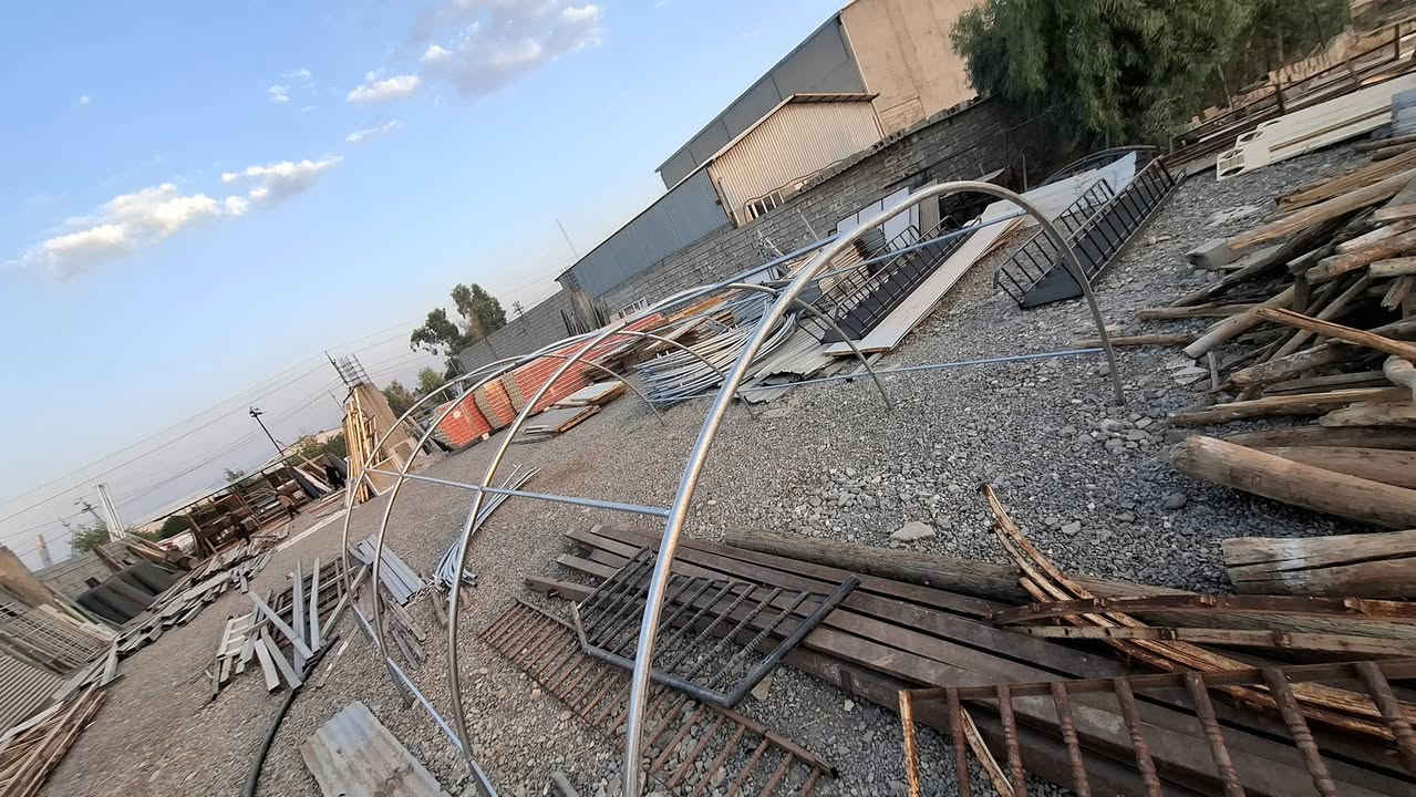 *********** :***********
خانوی پلاستیکی قیاس 6 بە 4بەرزی٢٢٠سم بۆ فرۆشتن بەجوملە موفرەد بەردەستەسعریمان داشکاند بۆ ٧٨هەزار 
⚒️لەحیم ئارگۆنە بی جادرە گەیاندن مان هەیە
 ⬅️ بەکاردێت بۆ بواری مەڕ و ماڵات🐐🐑
⬅️ بەکاردێت بۆ بواری کشتوکاڵ🌾🌿🌺
⬅️ بەکاردێت وەک گەراجی سەیارە🚗
⬅️بەکاردێت بۆ ناو باخ و دەشت و دەر وەک شوێنی مانەوە و کۆگا 🛖☔
⬅️بەکاردێت بۆ شەتڵگە و پەلەوەر🐔🌿
📍ناونیشان چوارقوڕنە مەیدانی ئاسن فرۆشان 
گەیاندنمان  هەیە بەپێی توانا

