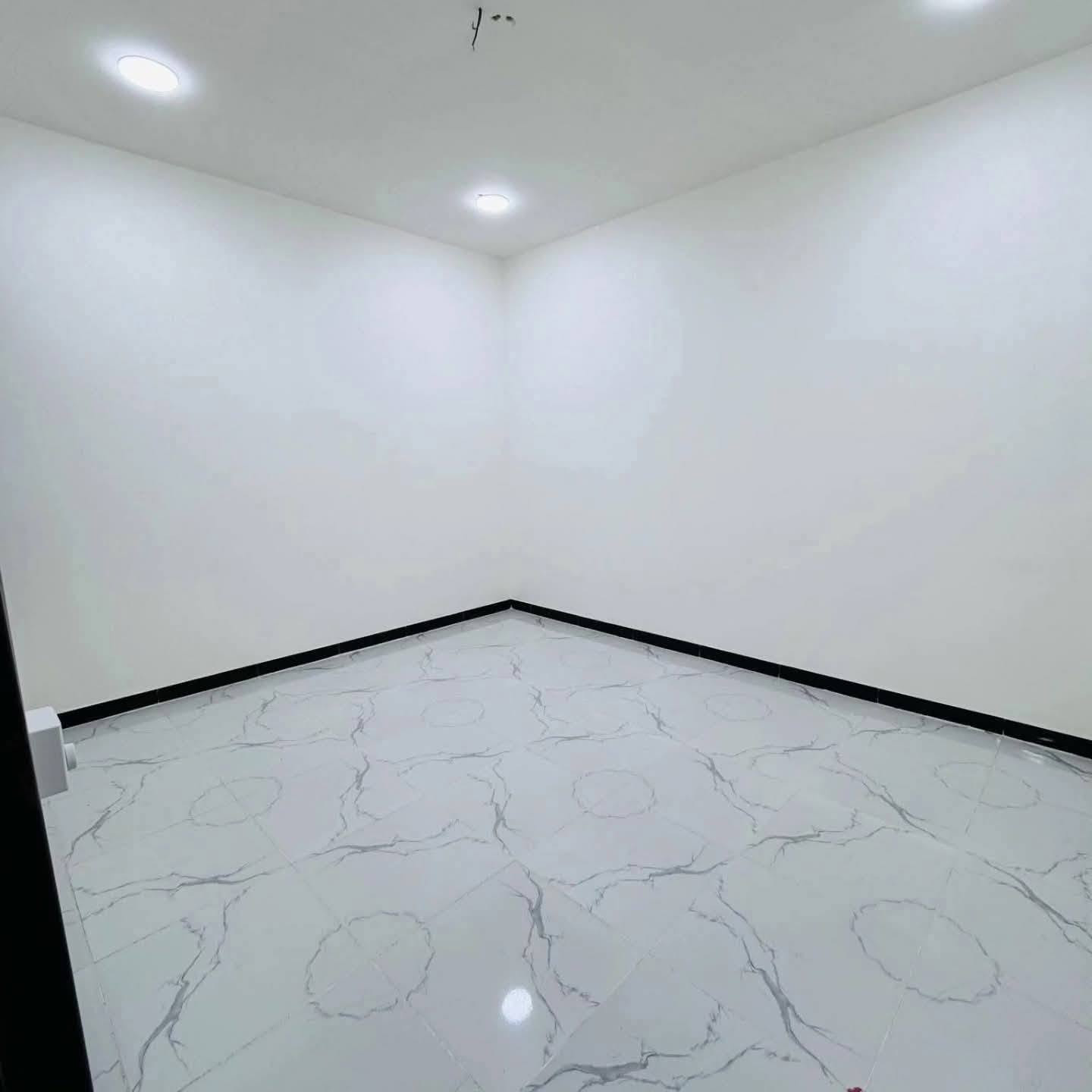 بيت طابو زراعي سند 25 
المساحه 100  خلف الطيارين 
غرفه صاله استقبال مطبخ صحيات خارجي داخلي
كامل خدمات كهرباء مولده شارع ماي تبليط اناره ارصفه
 البناء كونكريت درجه اولى طابق واحد  اناره خزان ماء مراوح كهربائيات مغاسل ماطور ماء  كامل وجاهز للسكن غير مسكون سابقا 
السعر 45
للاستفسار اكثر 👇
***********
