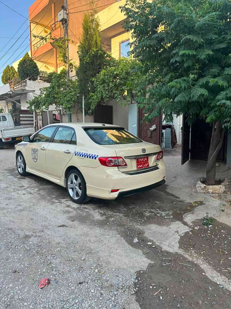 سلام علیکم تکسی کرۆلا ۲٠۱۳ مەکینە ۱۸  گیرو مکینە بەشەرت پشتو پیش کەپس تەنها یەک بستی تەعدیل هەیە سپۆرت بەسمەو شەغال ناو قەیسی چوار تایەو ویلی لۆک ۱۳٥ مەعامەلە ٠۷٥٠۱٠٤٥۱٥٤
