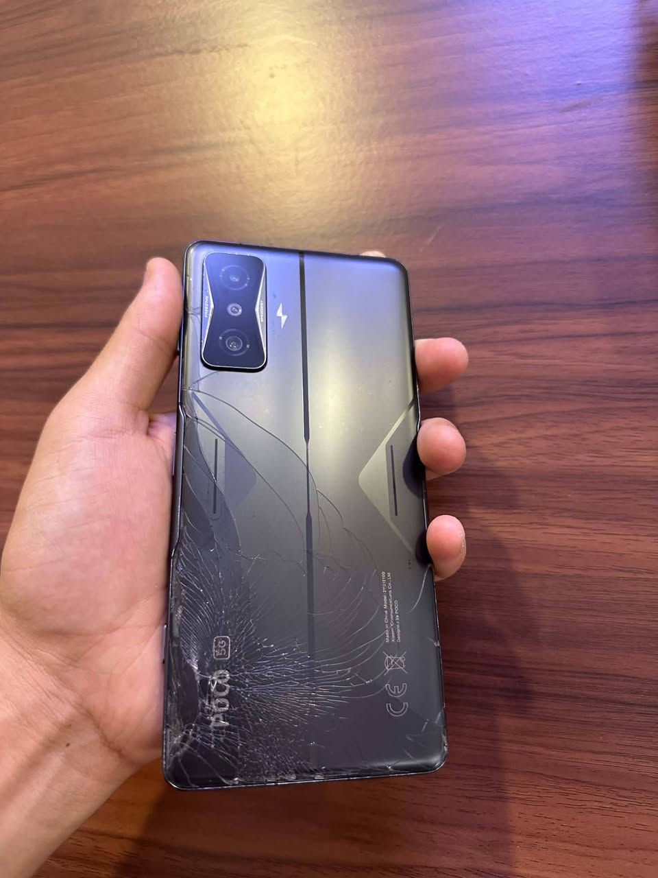 هاتف مال العاب ابو الشفتات مراوس فقط
للمراوس فقط بوكو F4 GT 5G ذاكره 128 عشوائي 16 معالج سناب دراجون 8 جين 1 ببجي 120 فريم فول بل العاب جهاز كلش حلو بس ضهره مفطور للمراوس شعندك نزل مكان بغداد البياع ***********
