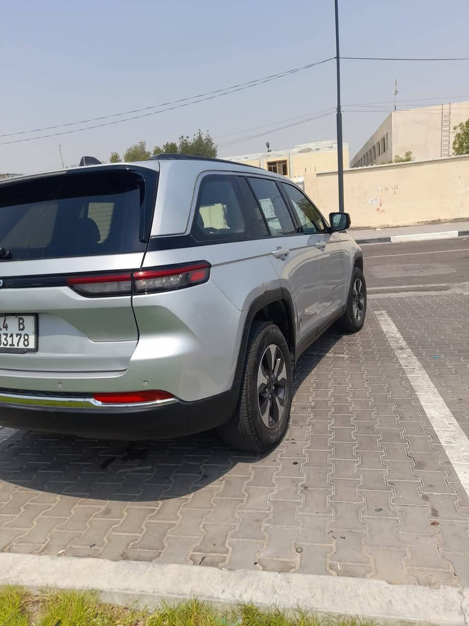جيب كراند شيروكي (هايبرد 4xe)
موديل.  2024
محرك. 2000 تيربو +  هايبرد +كهرباء
ماشيه. 37mi

ضر رها؛ حادث امامي(بدون ايرباك) 

لمتدد.
بانوراما
بصمه تشغيل  وبصمه أبواب وتشغيل عن بعد
صندوق كهرباء
مقاعد جلد. +كهرباء + خزن ميموري
تدفئه ستيرن + مقاعد
خمسه راكب
رادار 360 درجه
تحديد مسار
حساسات خلفيه
تبريد قطعتين
خمسه انظمه قياده
دفع رباعي
كير ماوس
هاند بريك بصمه
شفتات ستيرن
لايتات لد
هيترات في الكشن
كيبل شحن أصلي مع السياره
 ستيرن كهرباء +فول تحكمات
سستم صوت ودمام خلفي

السعر 315 $
مكان سياره بصره 
***********
