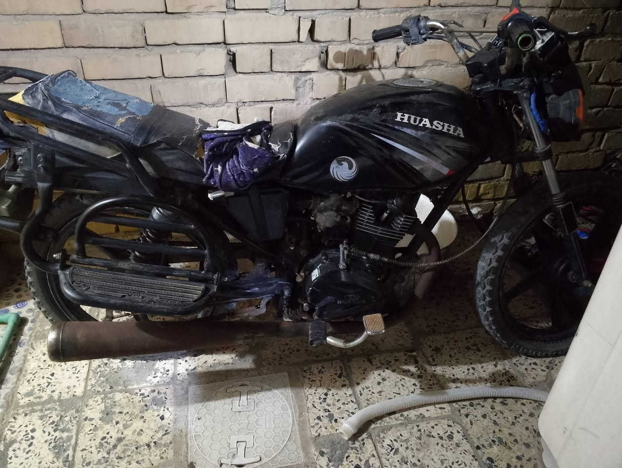 السلام عليكم  دراجه هويشه
5كير 
150cc
دراجه جانت متروكه رجعتها ابحالت وكاله 
عوزها كفرات وترتيبات شويه 
مكان الدراجه الصويره  
سعر 300وبيها مجال للشراي مو شراي لاتعبني وتعبك 
الرقم ***********غير متواجد على الانترنيت
