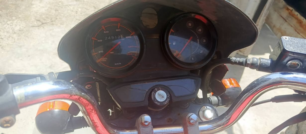 سلام عليكم دراجه بوكسر جبلي البيع موديل 22شهر 7 دراجه بوكسر بس ردلها ترتيب بصيط محرك مكفول فقط مبدل ضاقطه او واشر بس اوراق كامله اصوليه سعرها مليون 150او بيها مجال بصيط مكان بغداد الحسينيه الرقم ***********
