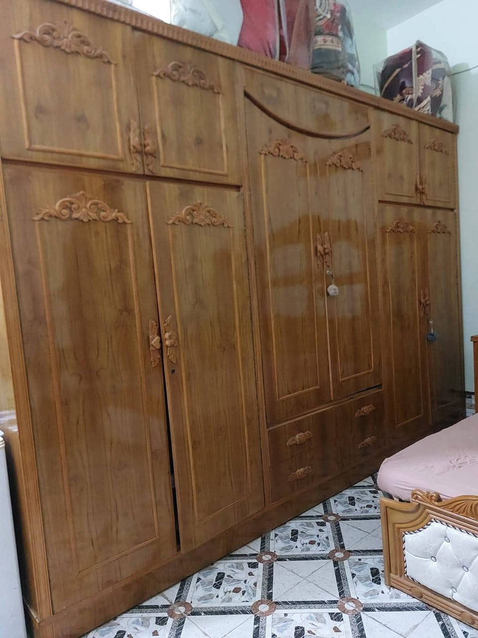 غرفه خشاب للبيع السعر 950 وبيها مجال  اتصل ***********
